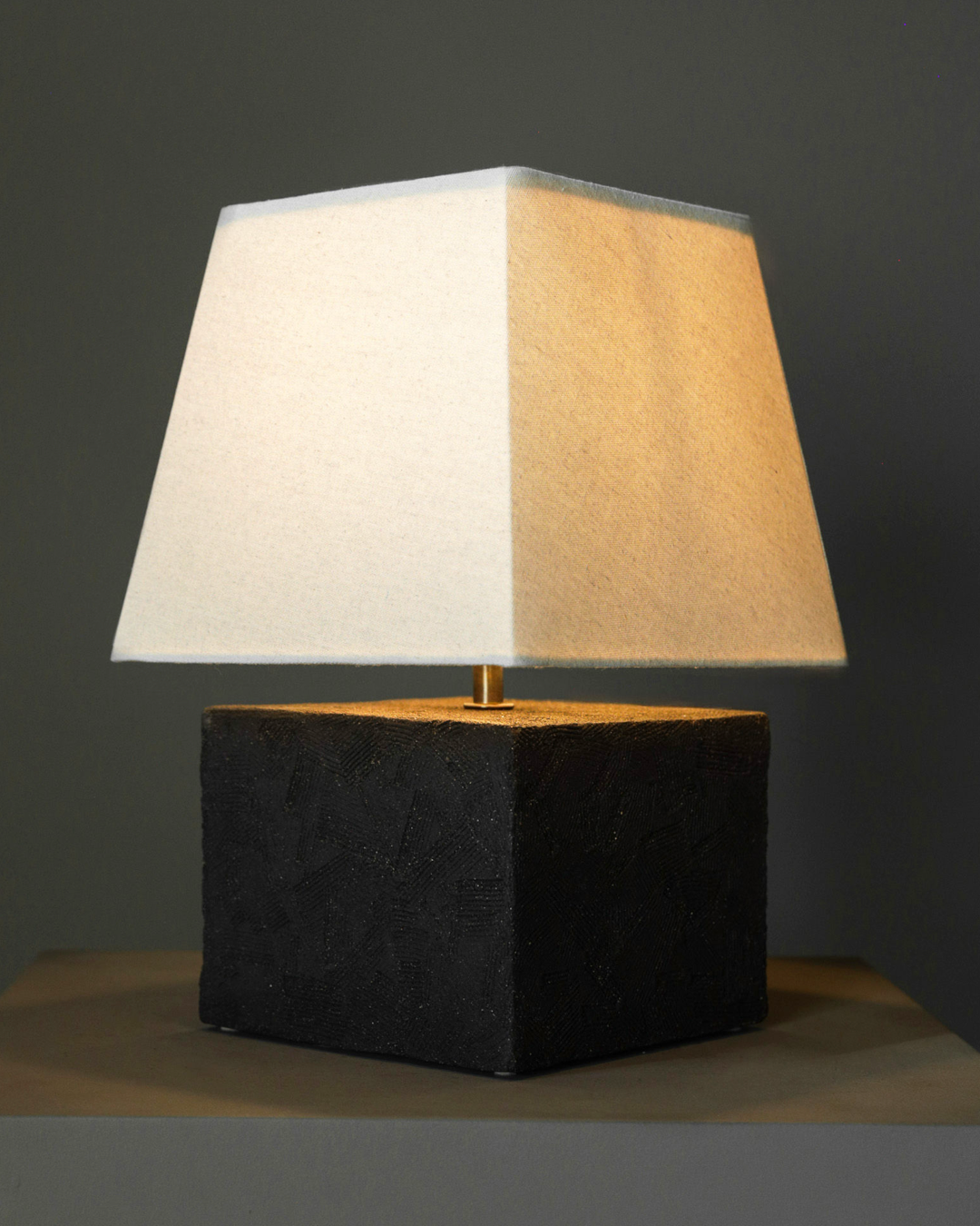 Akune ceramic table lamp with black cube base and white shade