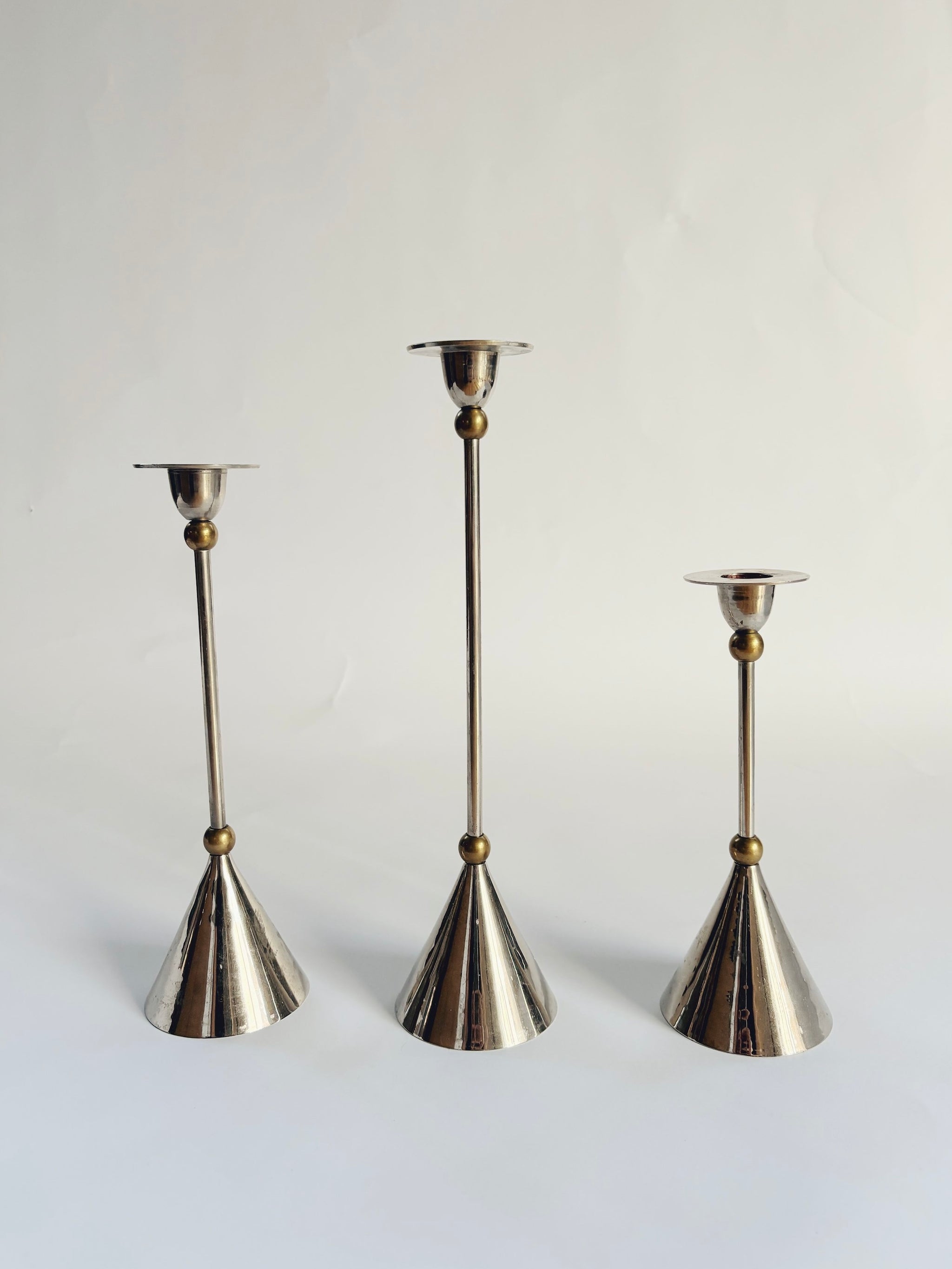 PAIRE DE PETITS BOUGEOIRS métal argenté style CRISTOFLE design art de PAIRE DE PETITS BOUGEOIRS métal argenté style CRISTOFLE design art de