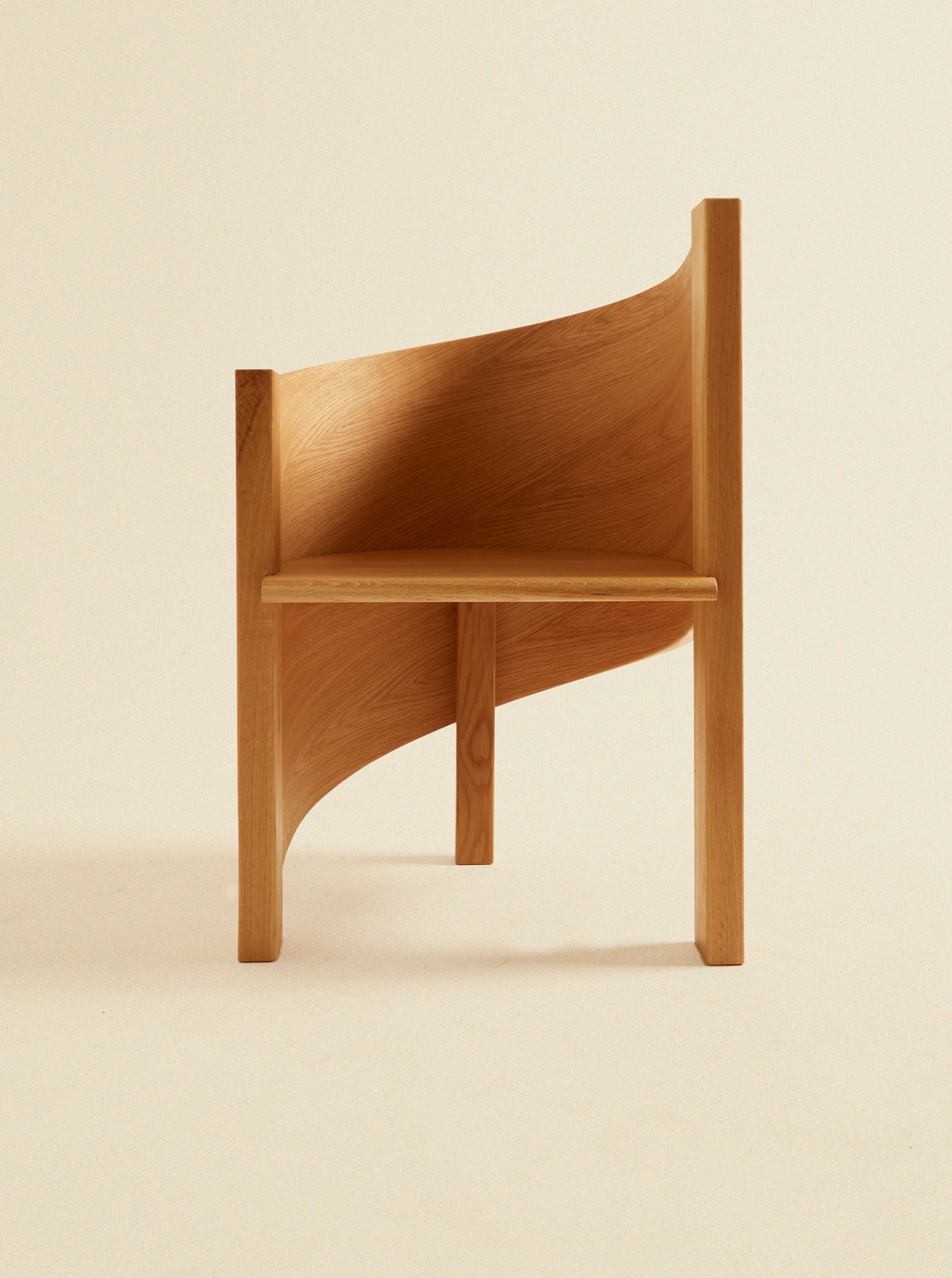 Modern and ergonomic Vagari Chair designed for ultimate comfort and style