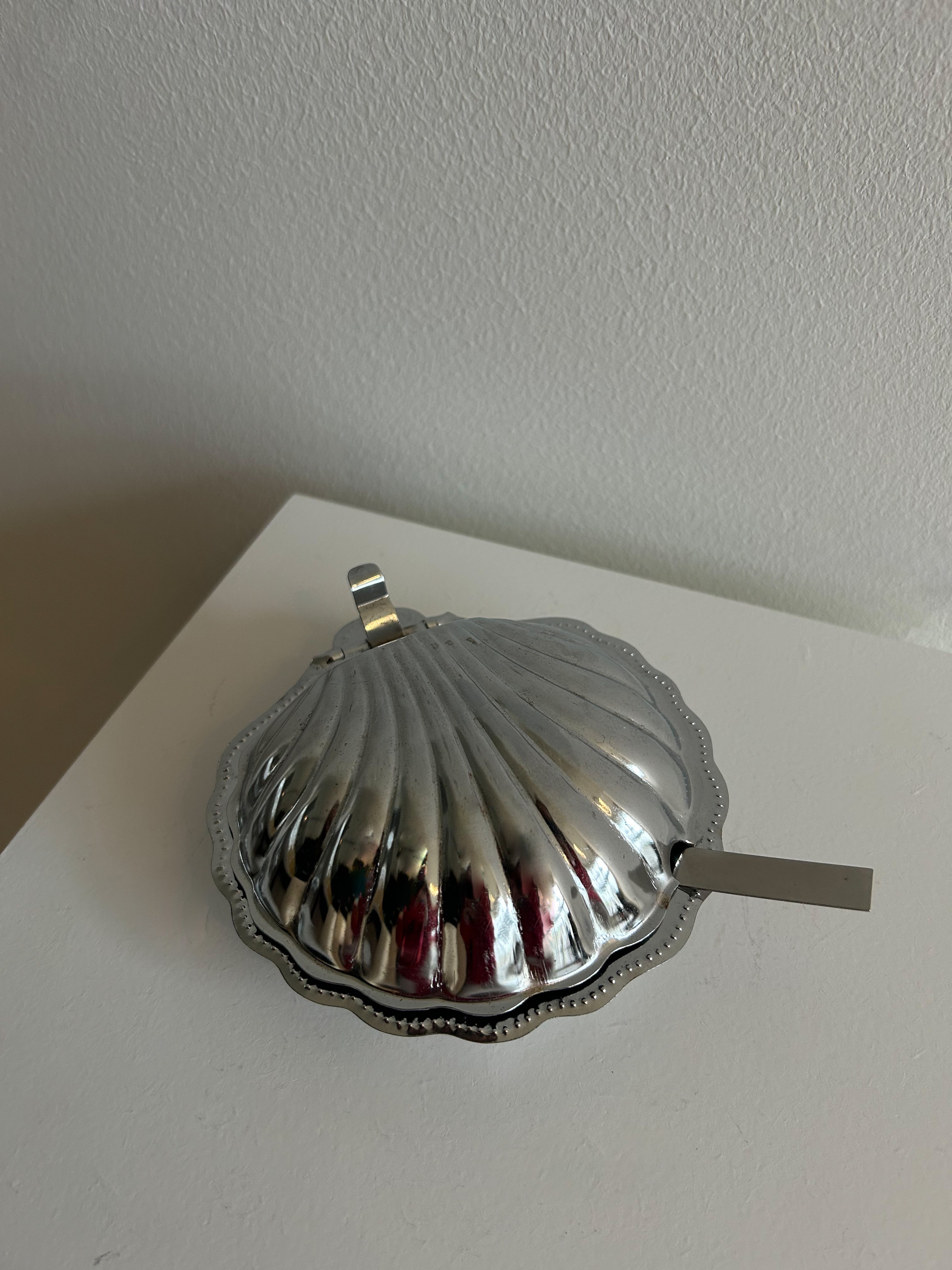 White ceramic shell shaped butter dish with lid, perfect for serving and storing butter