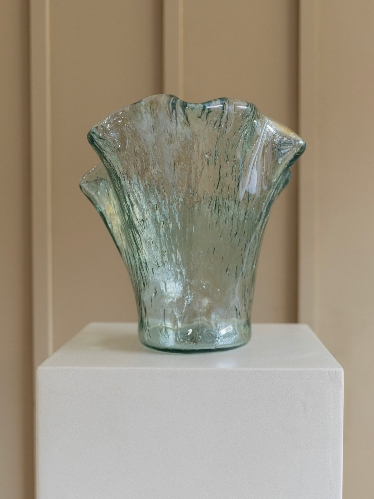 Vase En Verre Bleu Et Blanc En Forme De Tulipe - Années 70 - Fait Main - Occasion Vintage