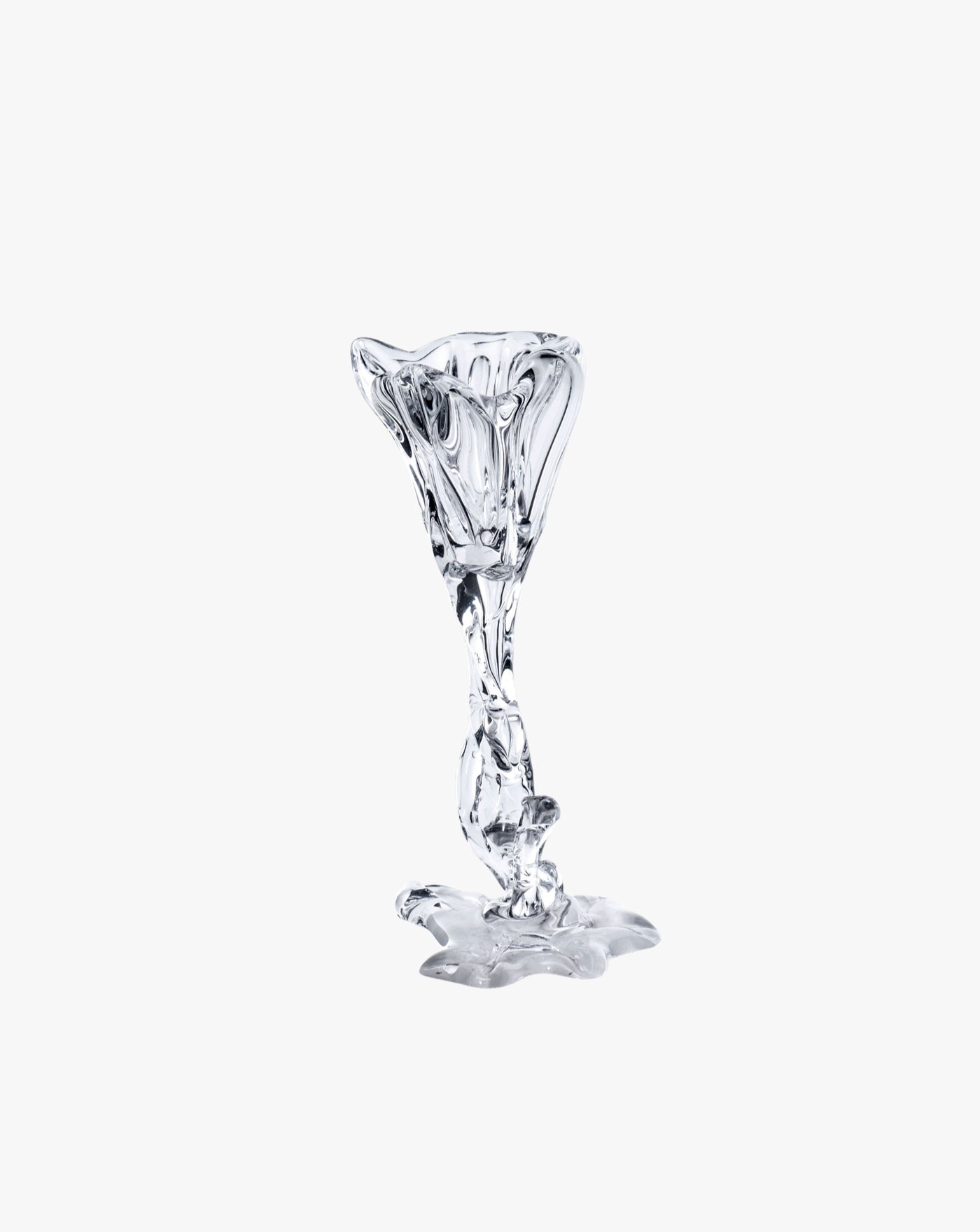 An elegant, hand-blown Spiky Cocktail Glass - Transparent #2 sculpture by Szkło Studio shaped like a delicate flower, standing on a reflective surface with intricate details visible on both the stem and petals.