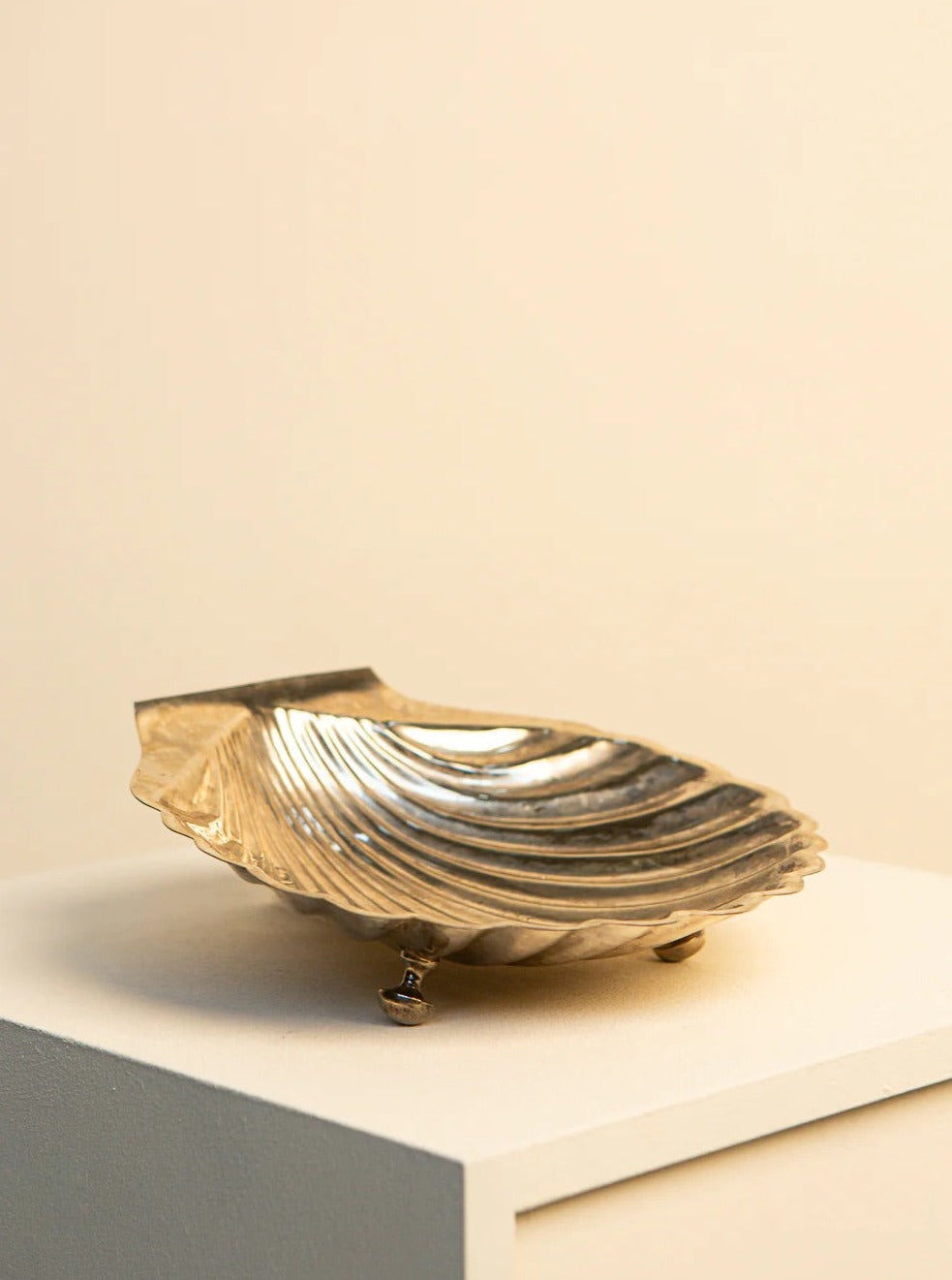 Handcrafted ceramic Large Shell Vide Poche for storing small items