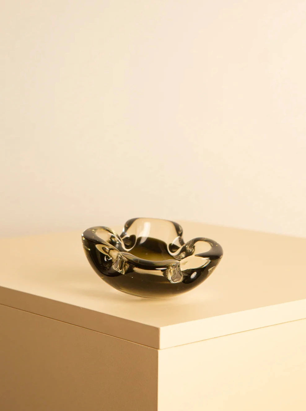 Vintage 1960s black Murano glass Vide-poches “Flower” with intricate floral design