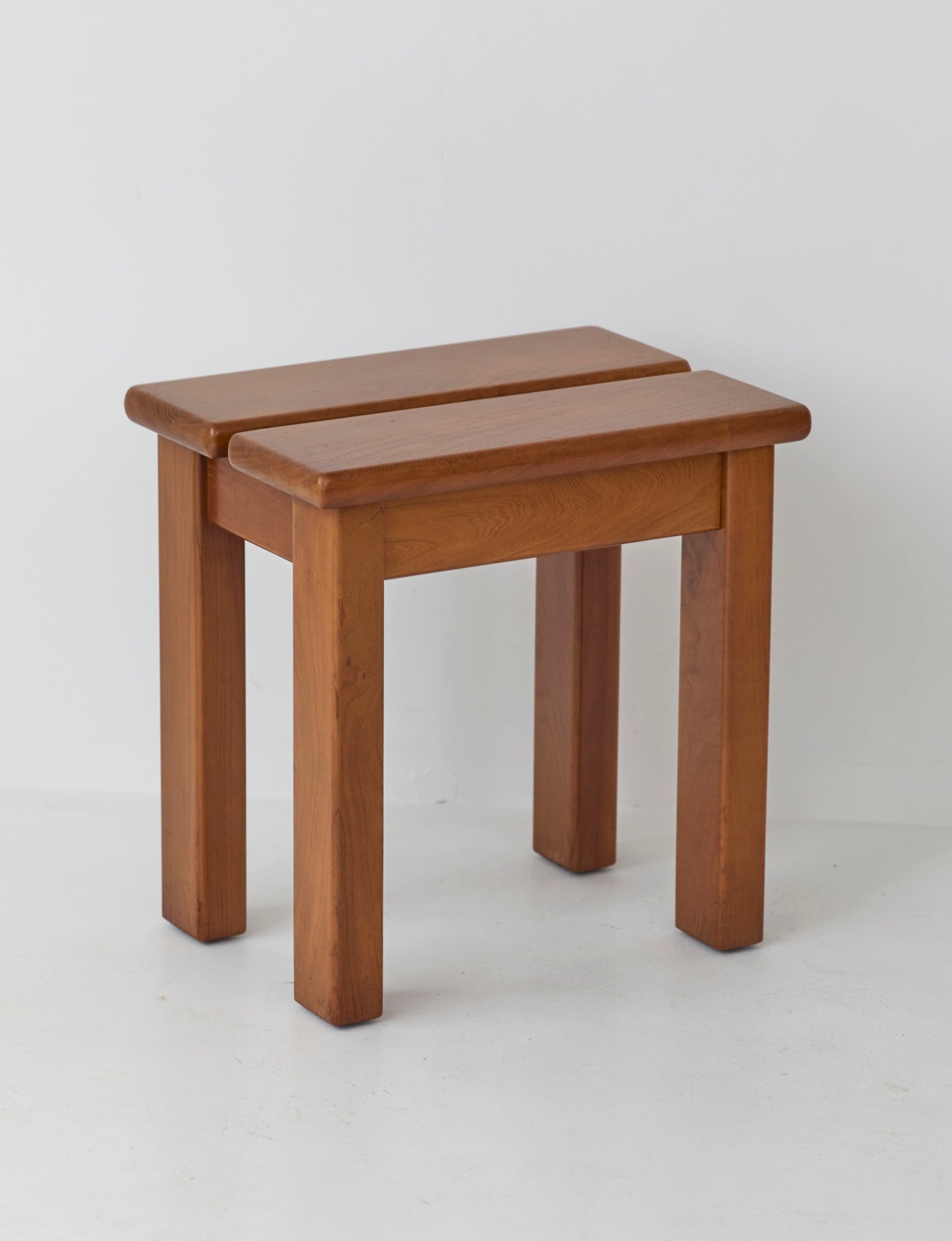 French stool in solid Elm wood by Maison Regain C. 1980 — detail view