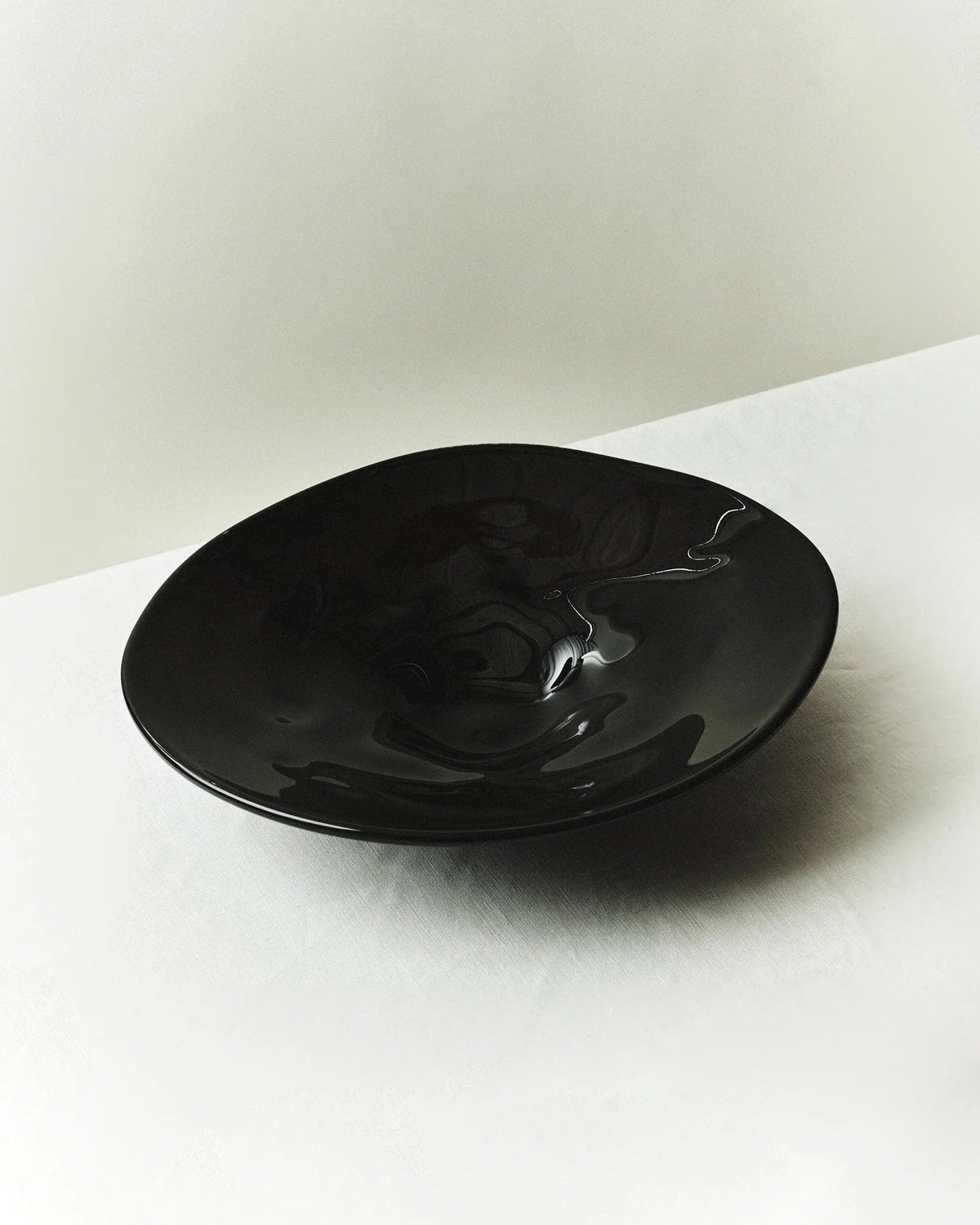 S.R. VINTAGE TRAY PLAIN BLACK by Louise Roe | The Oblist