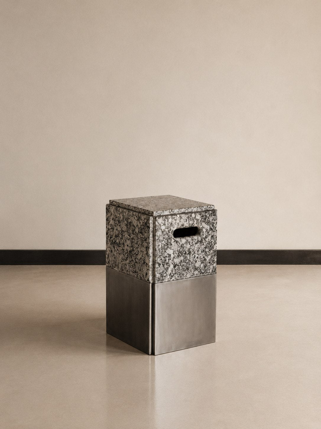 Rehundido stool in Steel and Marble — side angle