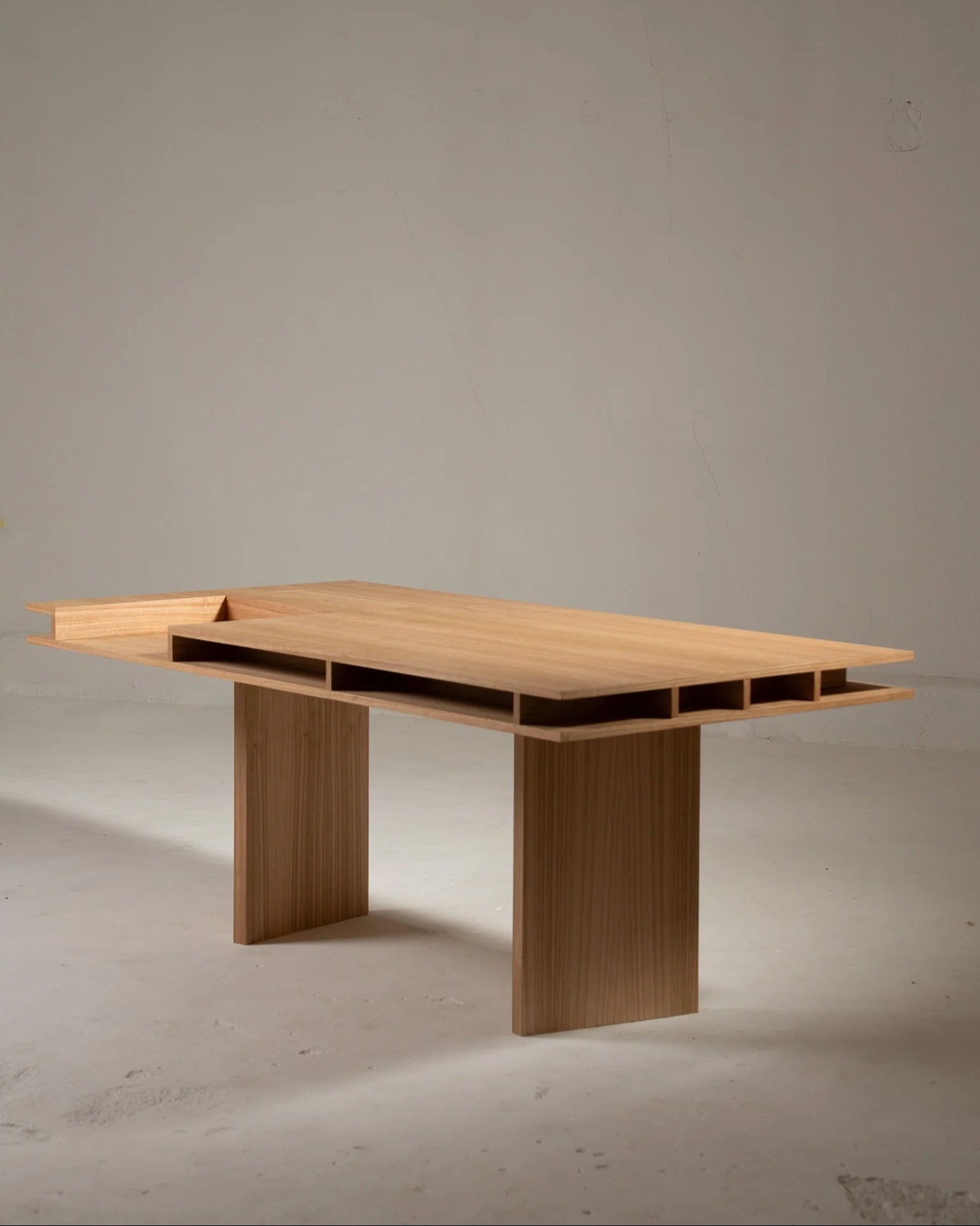 'Mesa Policronica' Table