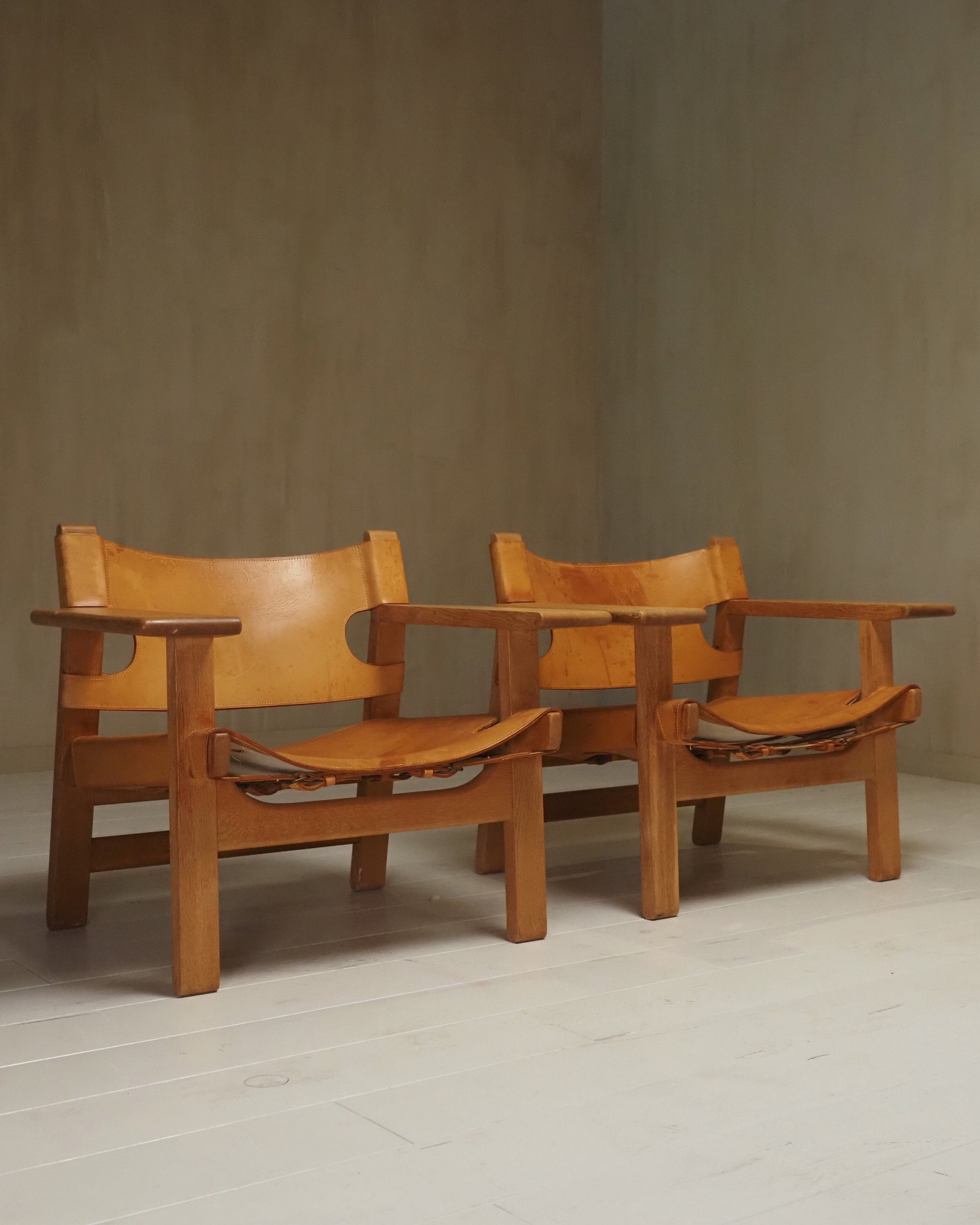 Pair of Børge Mogensen Spanish Chairs, 1960s by Puttenaers | The Oblist