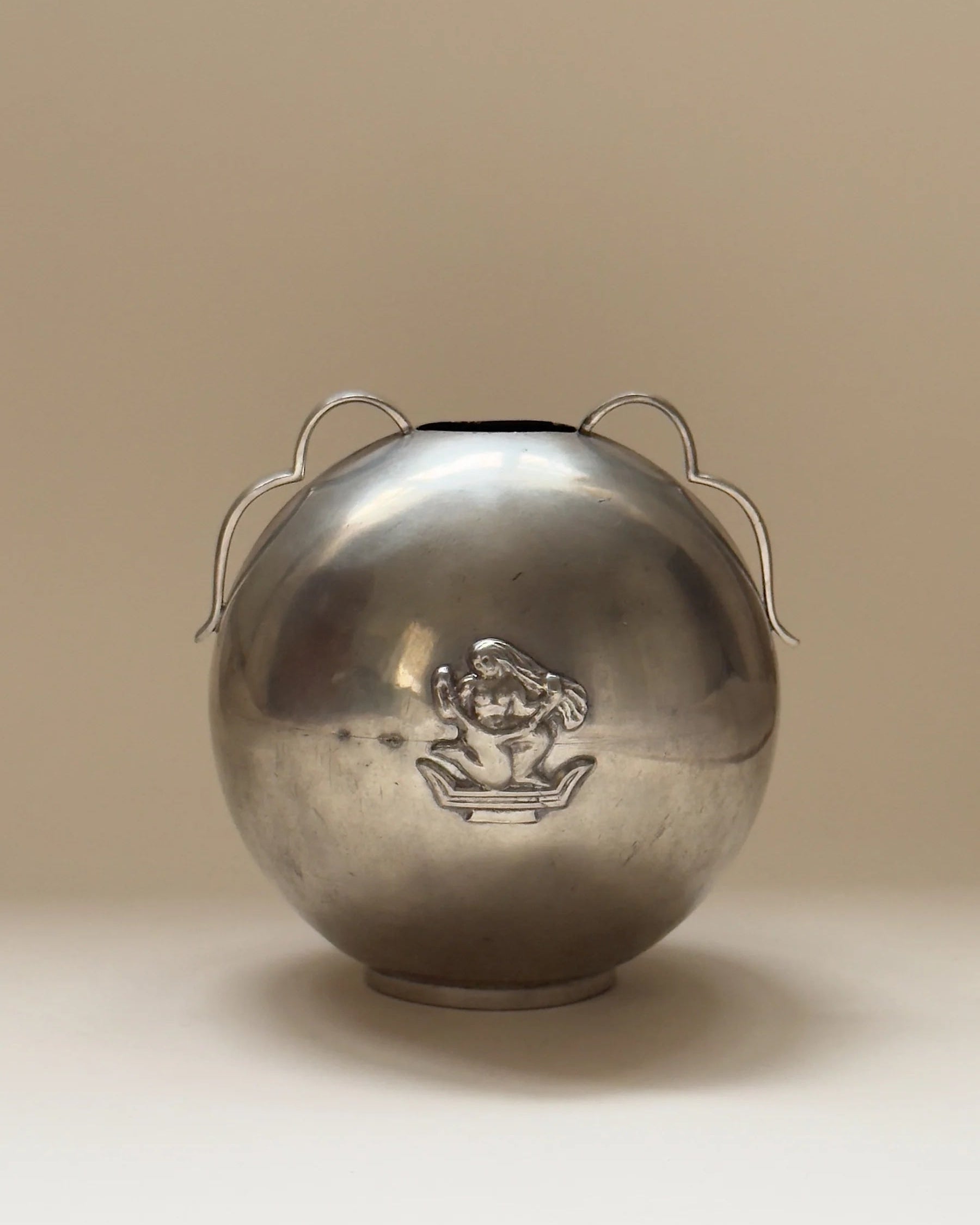 Vase en étain Swedish Grace, années 1930