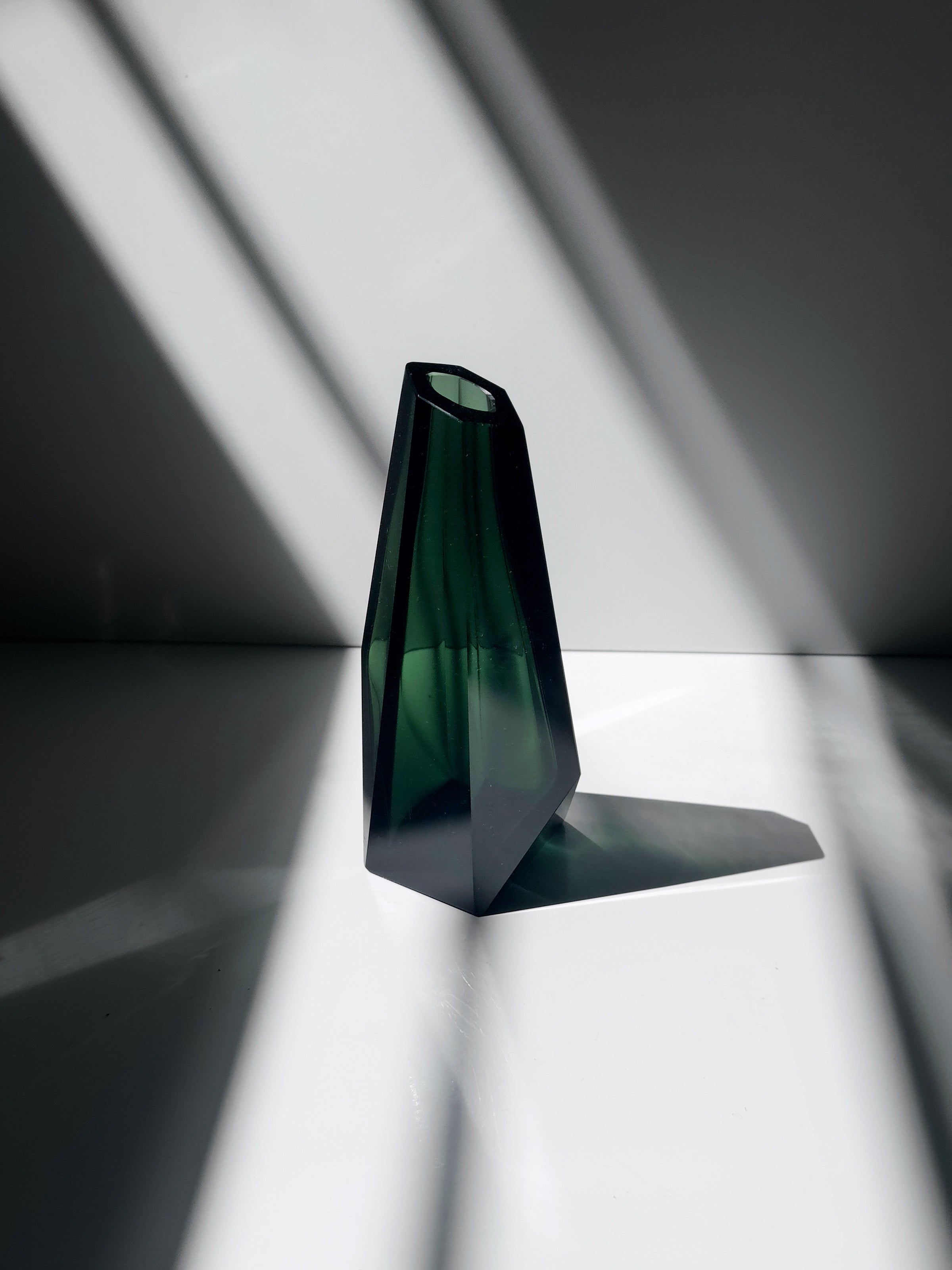 Emerald color vase - French Art deco 1940s by Dodo Vintage | The Oblist