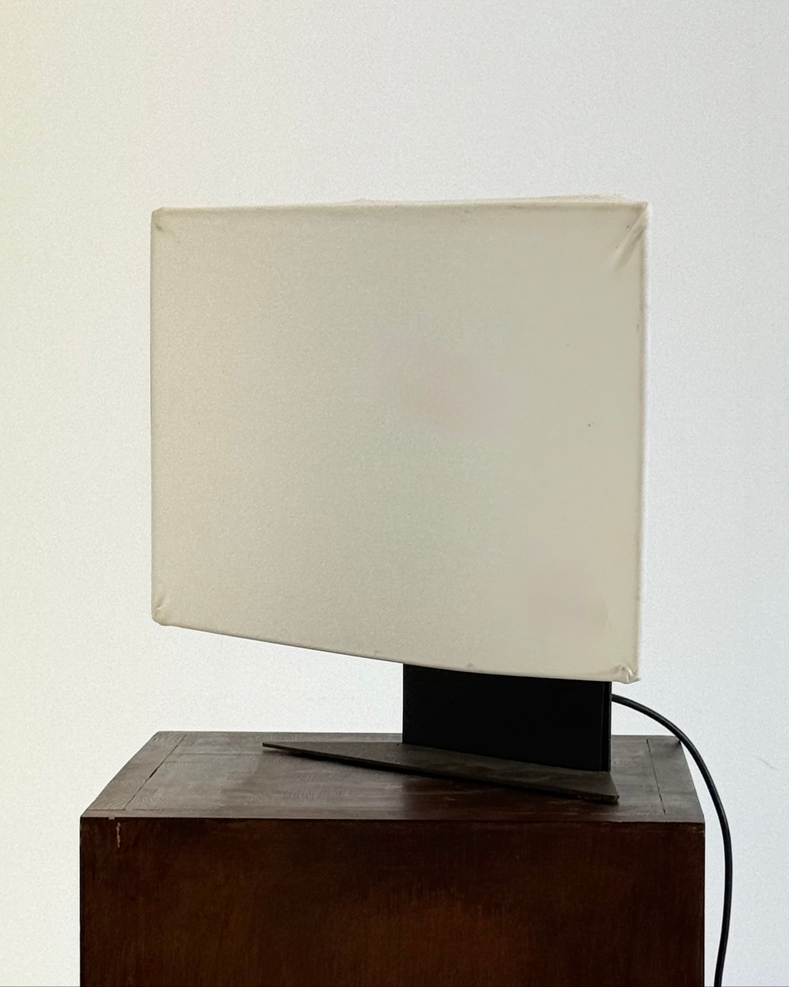 Accademia table lamp by Cini Boeri for Artemide — detail view