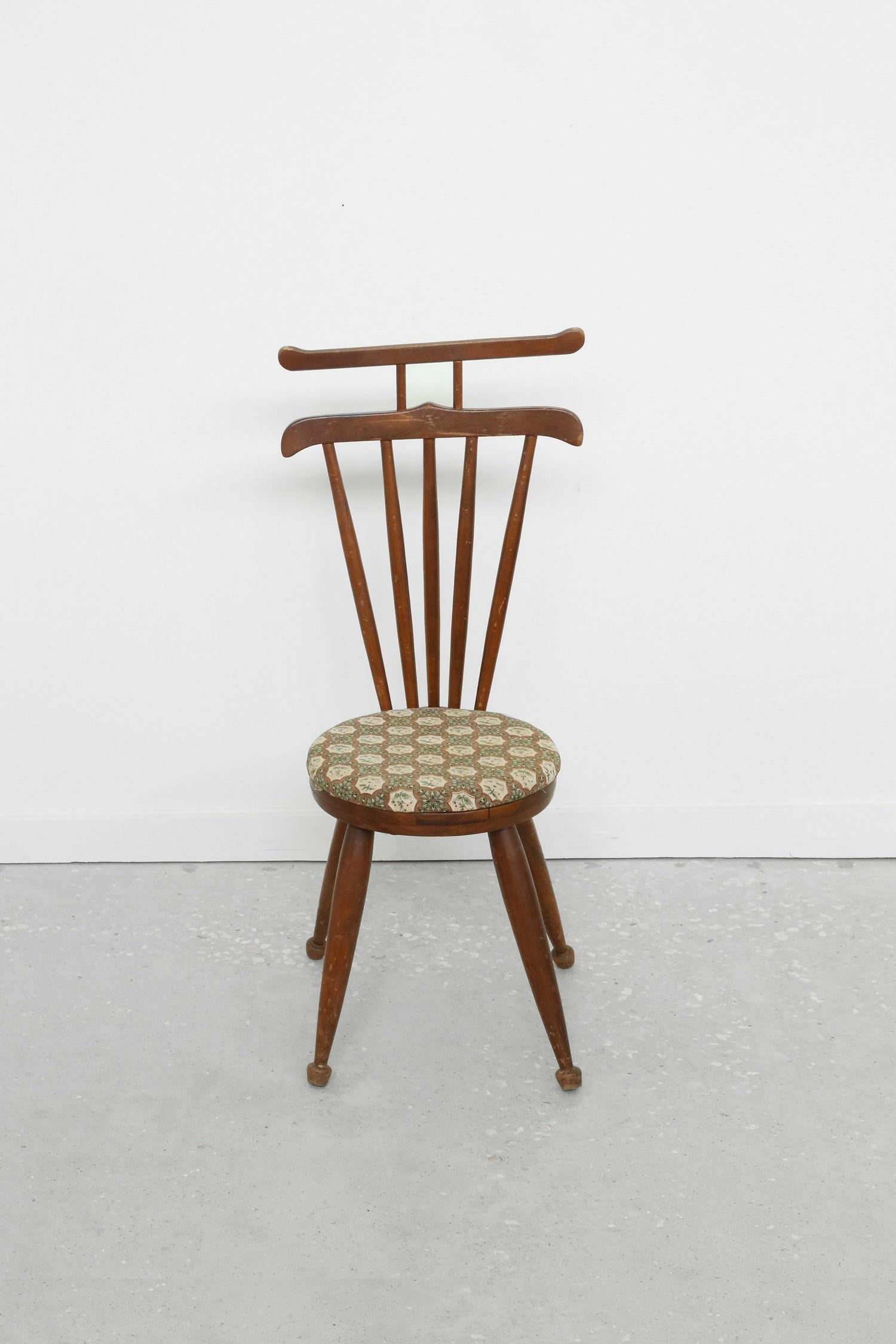 Mid Century Valet Chair — close-up