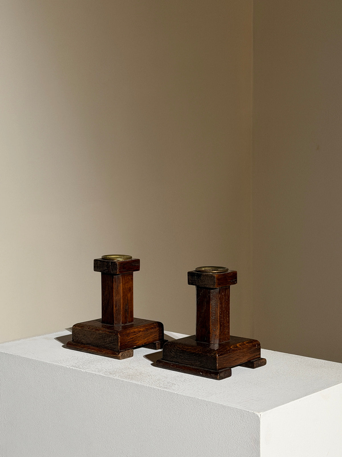 Pair of Art Deco candleholders, France, 1920 by Figuresdesign | The Oblist