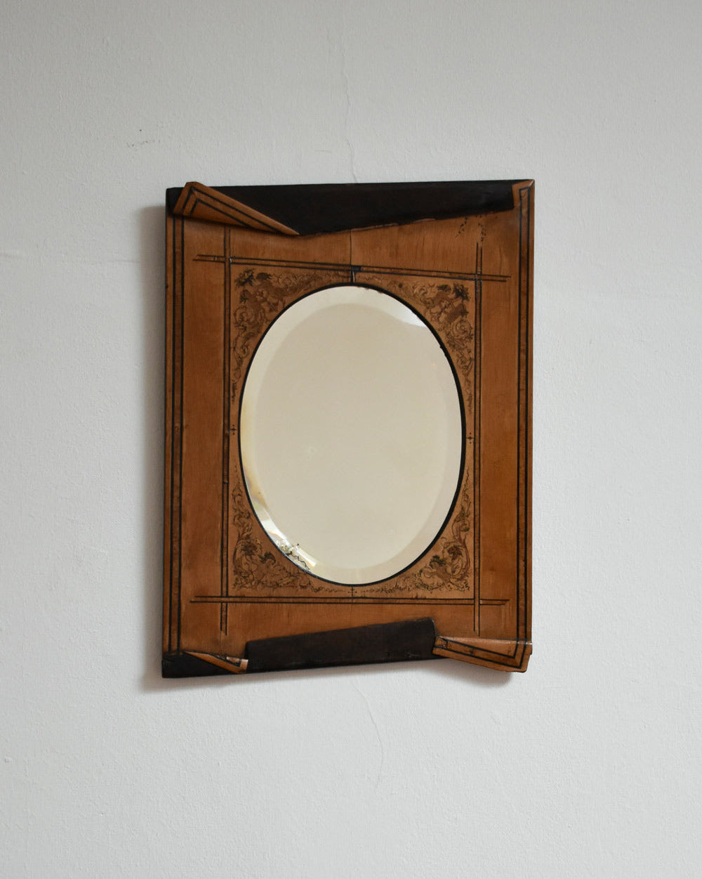 Miroir aux Bords en Bois Imitant des Plis, XIXe siècle