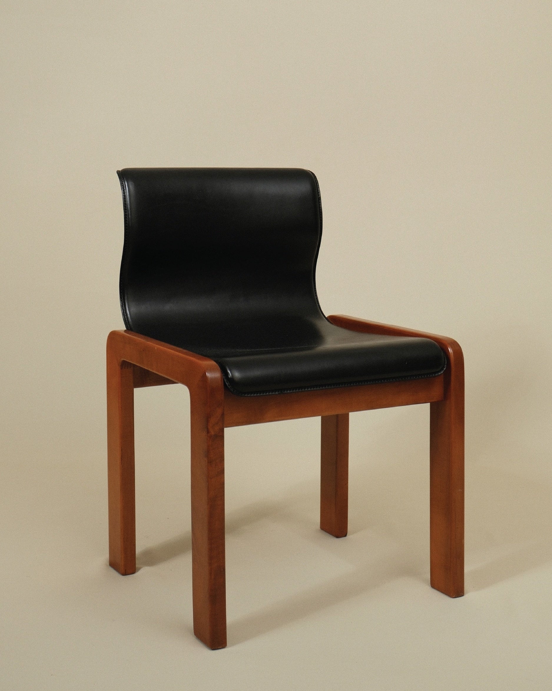 Tobia & Afra Scarpa Set of 4 Dining Leather Chairs — detail view