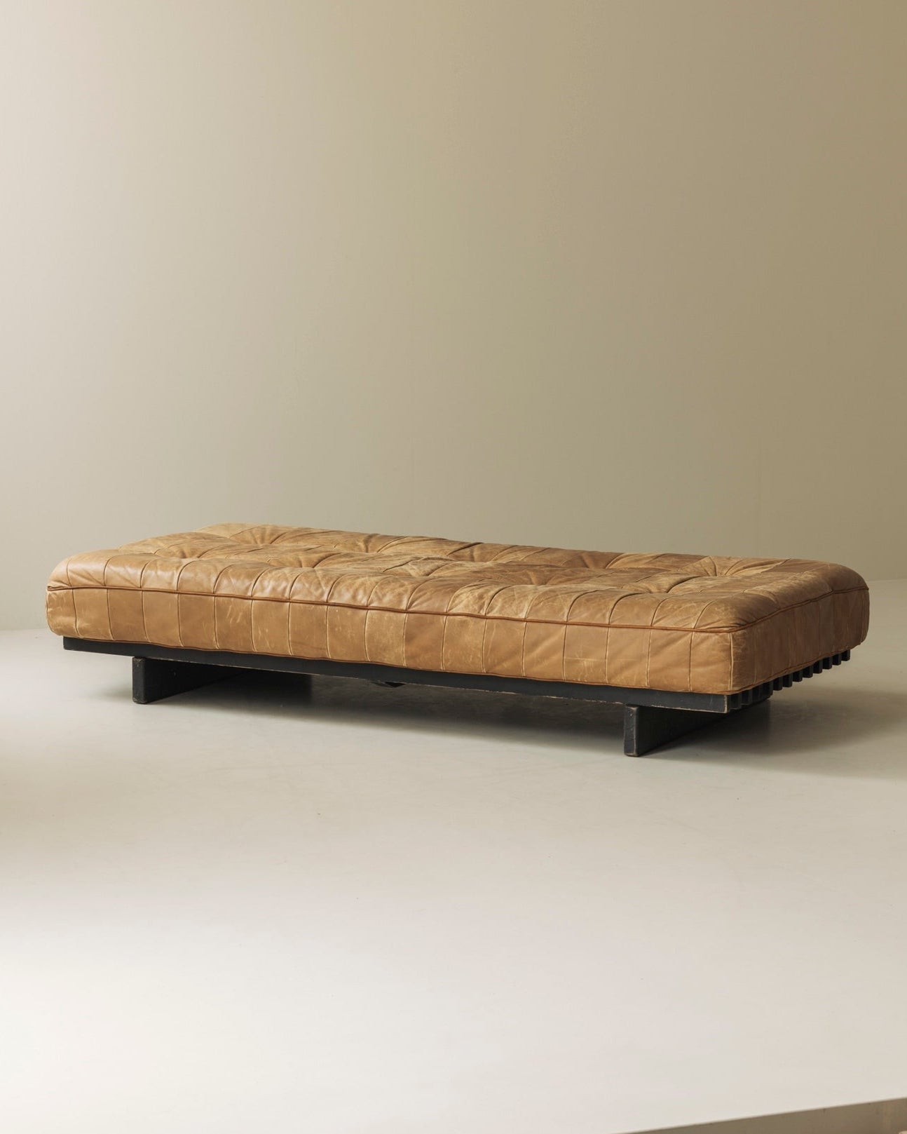 DS-80 Daybed De Sede — Cognac Patchwork Leather, Switzerland 1970s — detail view