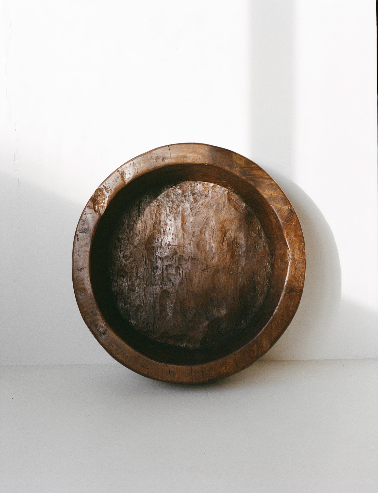 Important Monoxyle Artisanal African Mid-Century Carved Bowl / Centerpiece by DIG IN JAPAN | The Oblist