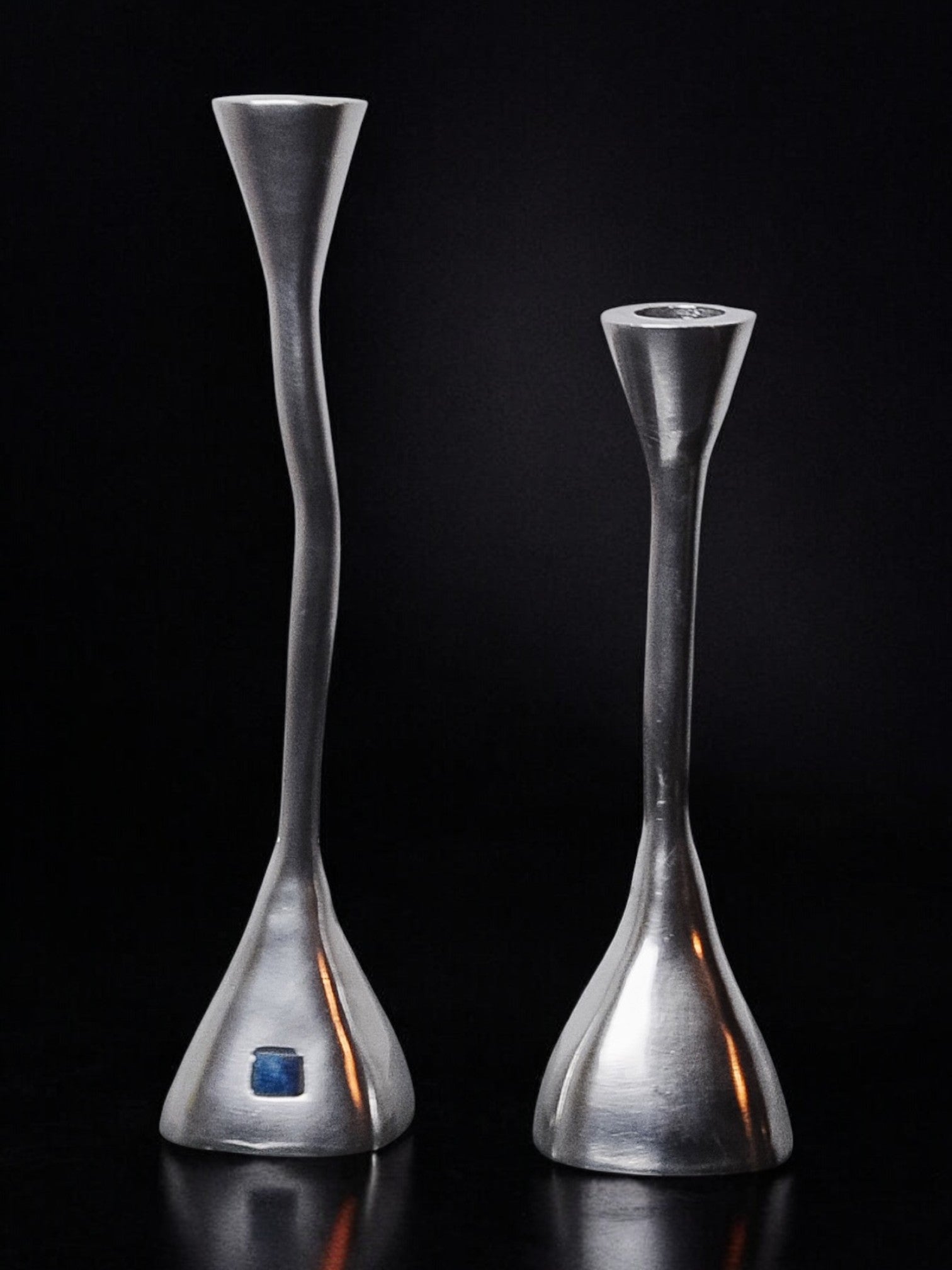 Pair of zigzag candle holders, solid aluminum and polished stone, art3, Spain, 1970 by Malamar Studio