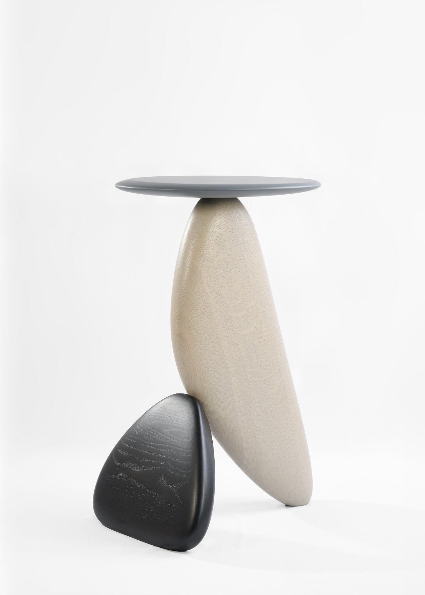 'Kies' Side Table by Studio Maximilian Beck | The Oblist