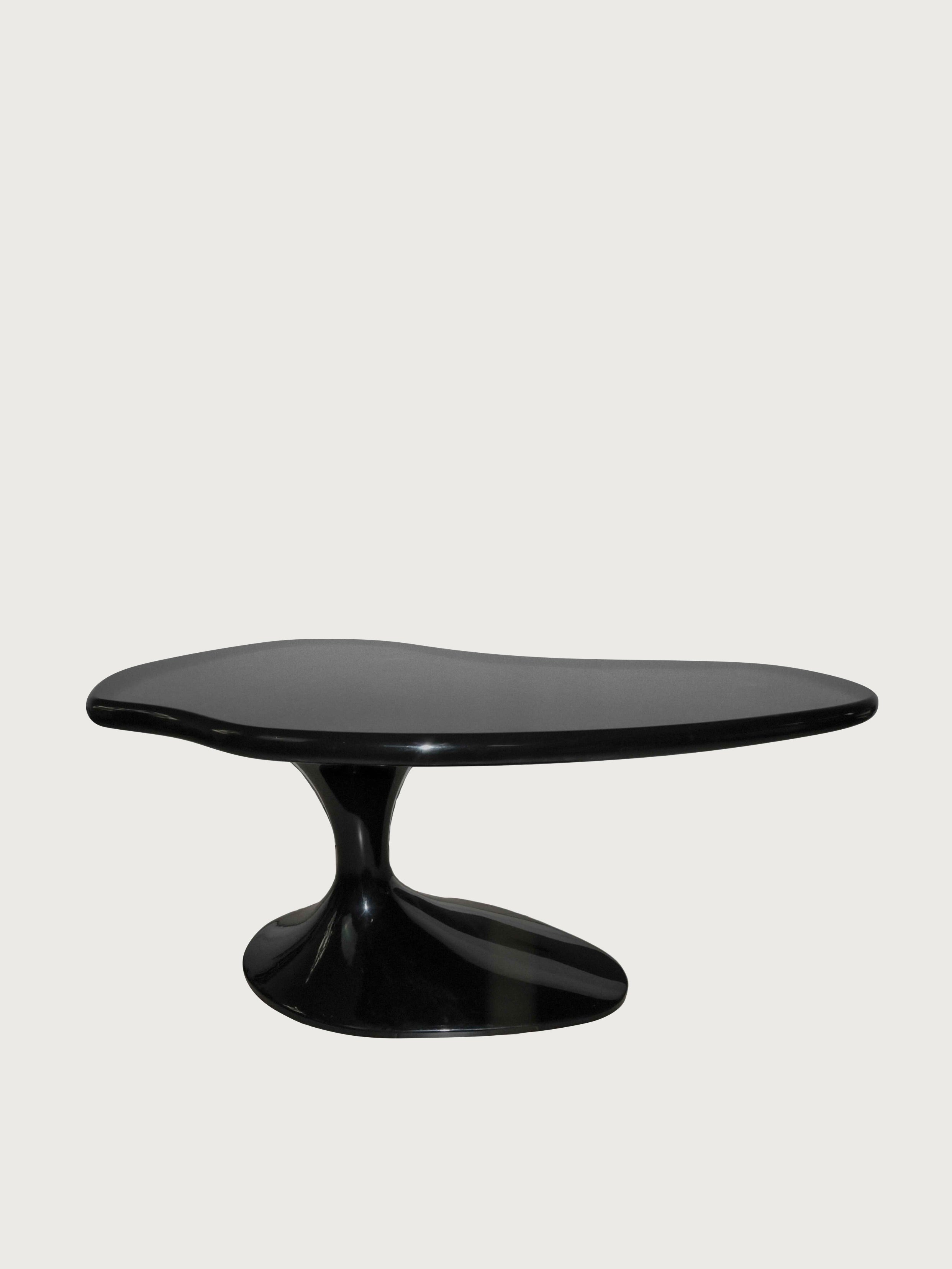 Piano Desk in Lacqued Wood by Panorammma | The Oblist — black lacquer finish
