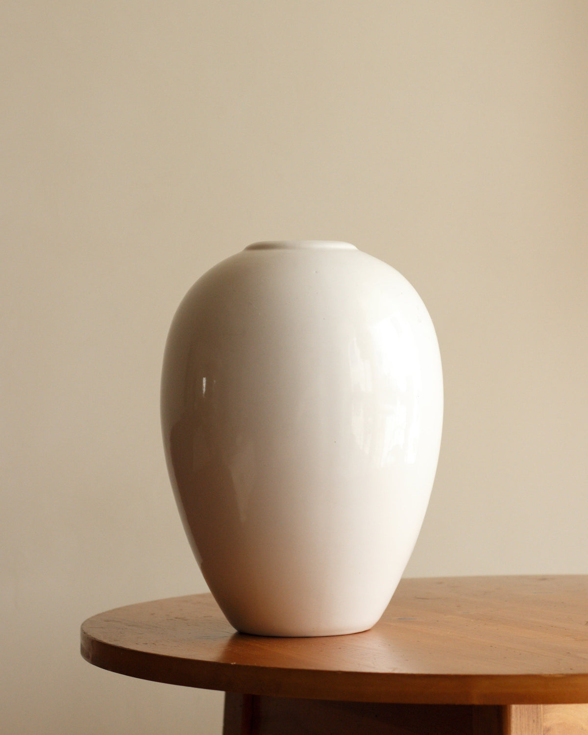 Sculptural White Ceramic Vase by Mansión Luna | The Oblist