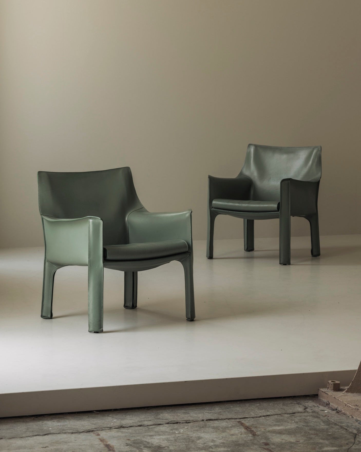 Rare Set of 8 CAB 414 Armchairs by Mario Bellini for Cassina – Sage Green Saddle Leather — detail view