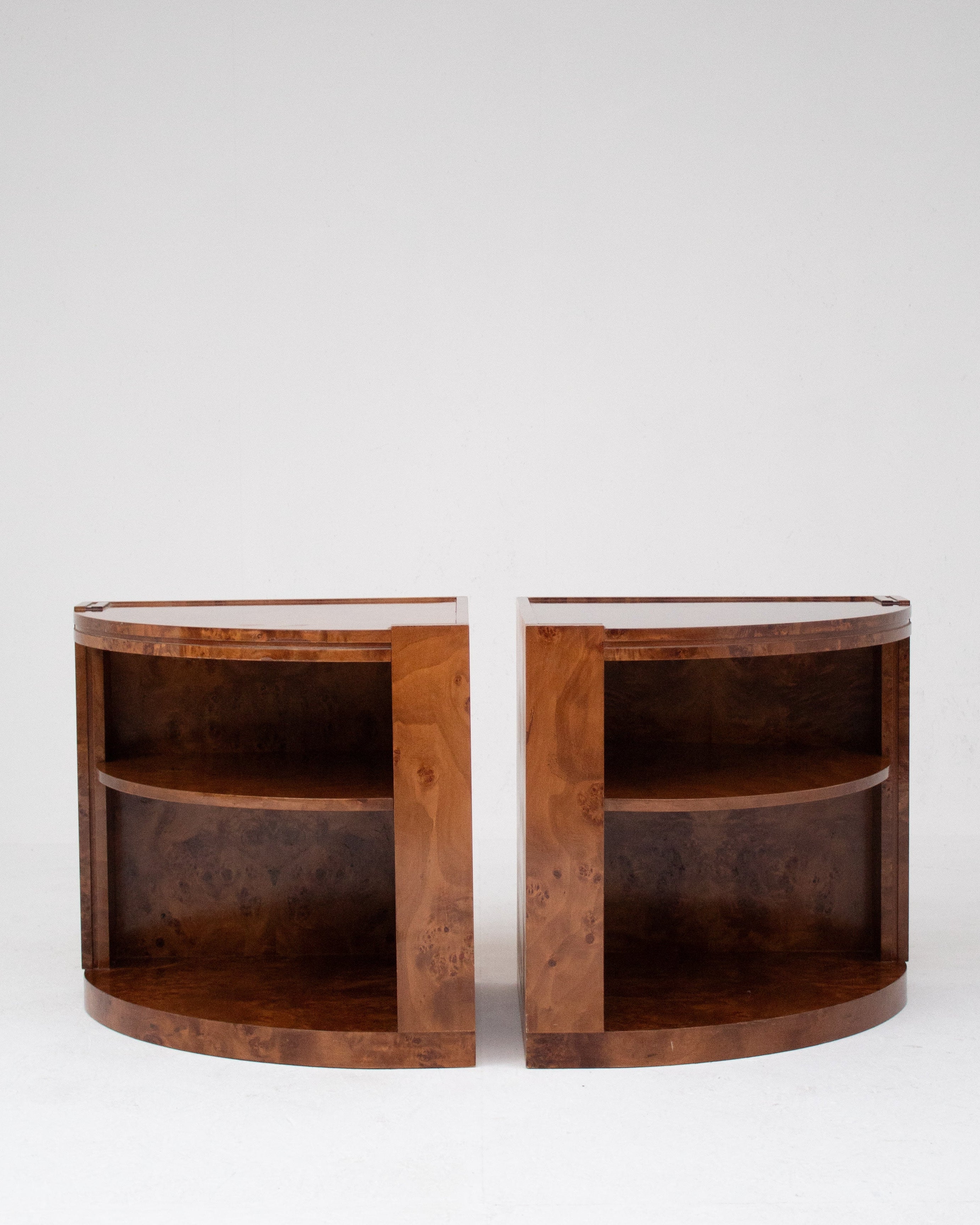 Table de nuit en bois en forme de demi-lune