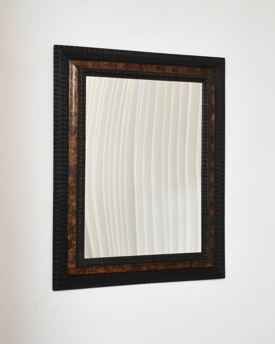 Carved ebonised wood mirror and trompe l'oeil turshell, XIXth c. — detail view
