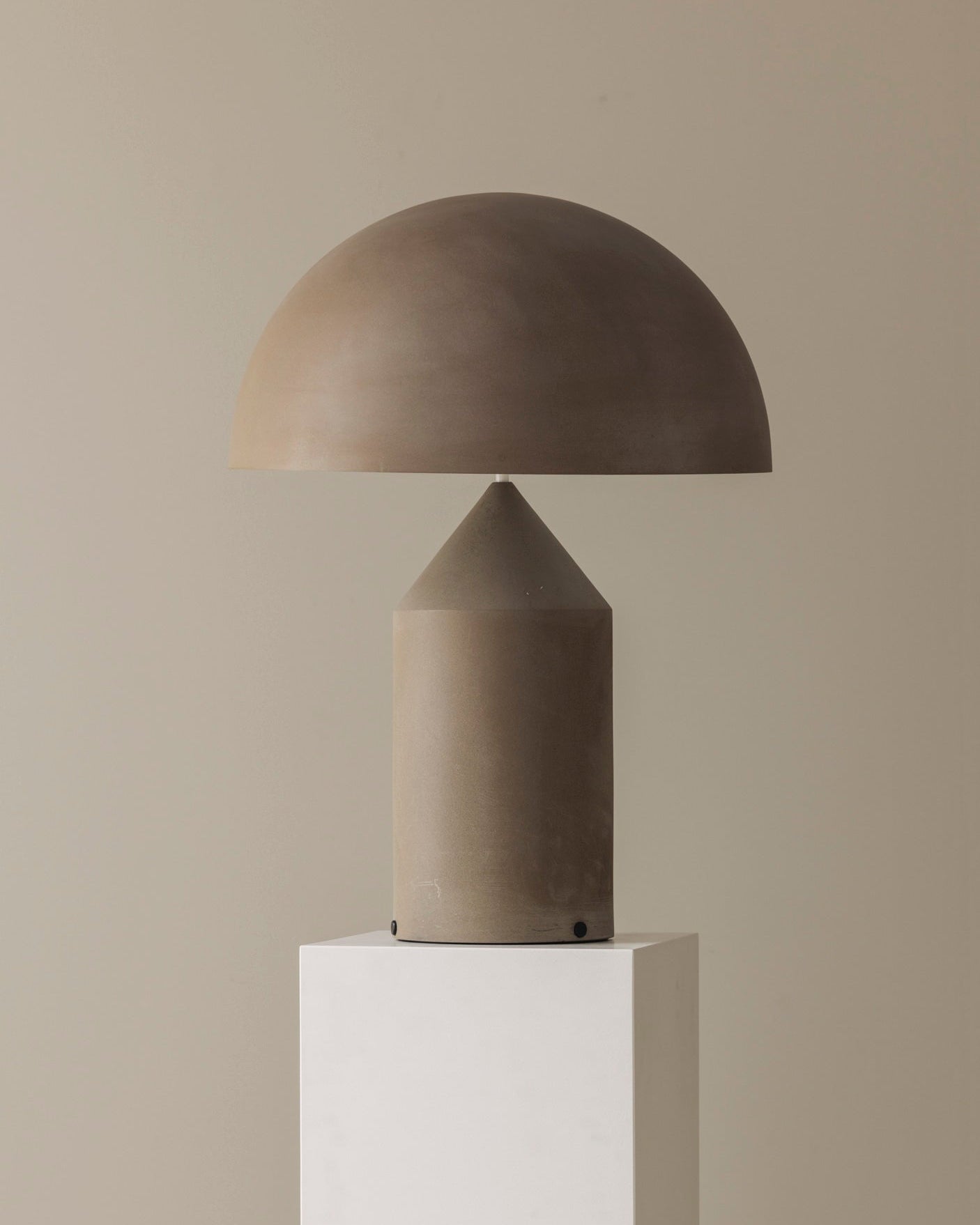 Rare first edition Atollo table lamp by Vico Magistretti for Oluce, Italy 1977 — detail view