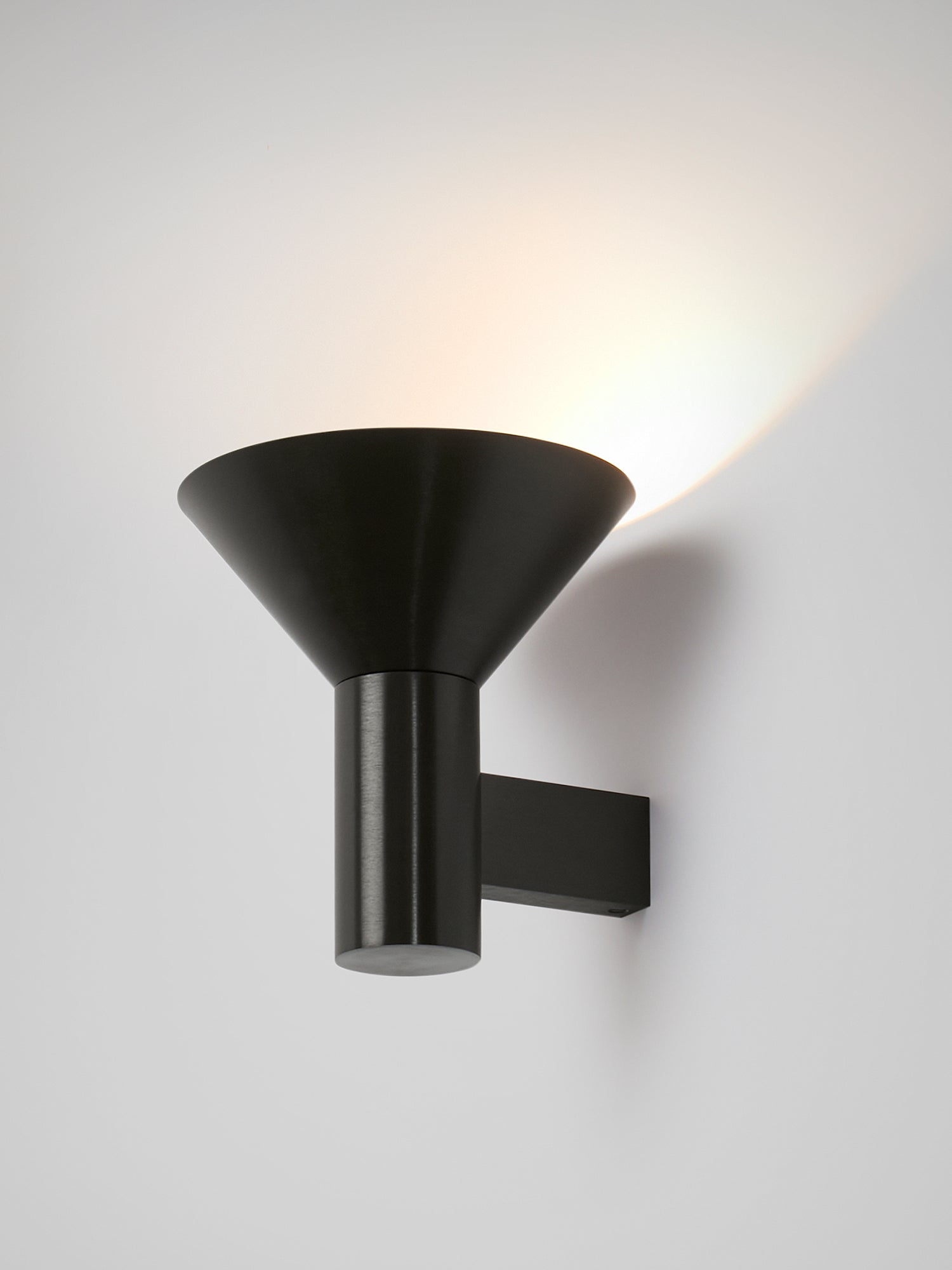 TORRES Wall — back view showing matte black finish on wall