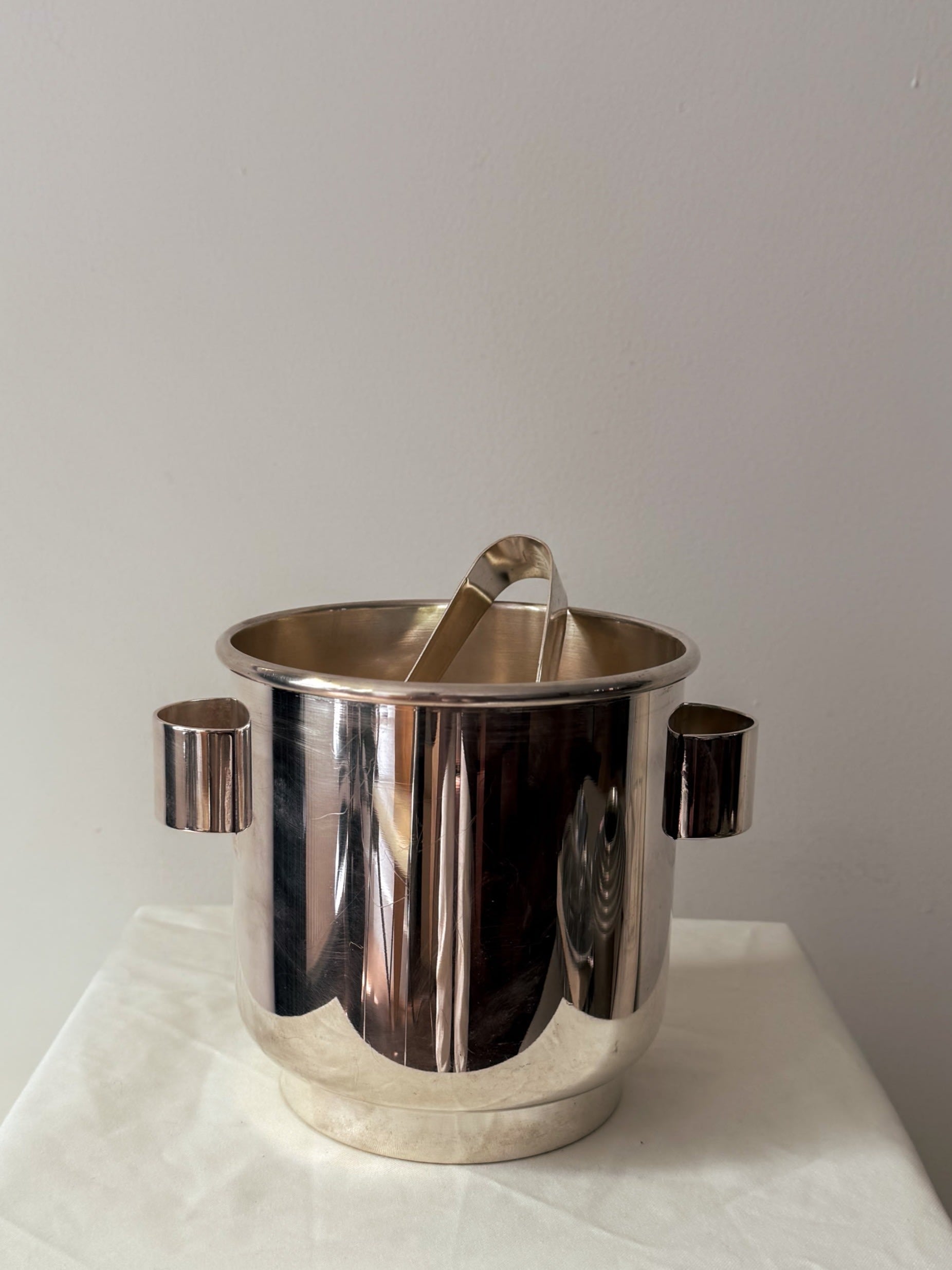 Vintage Italian silverplated ice bucket by Les Objets Amsterdam | The Oblist