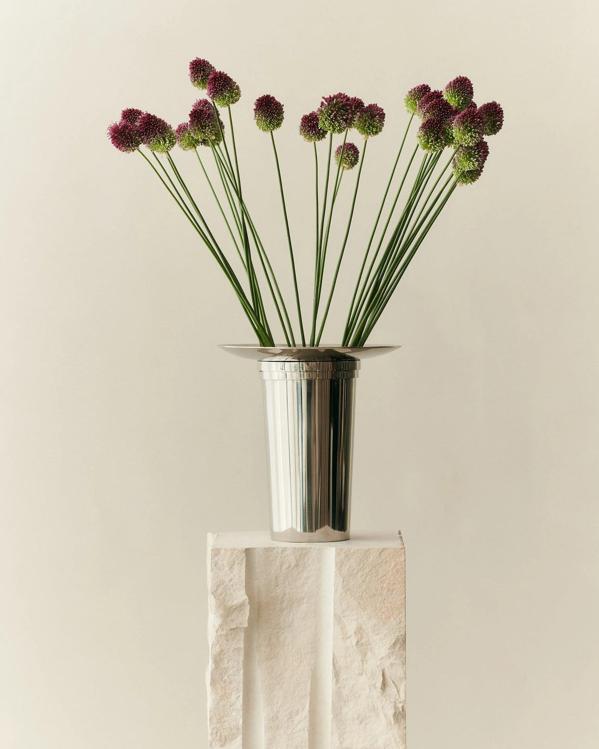 FOUNTAIN VASE 01 — close-up