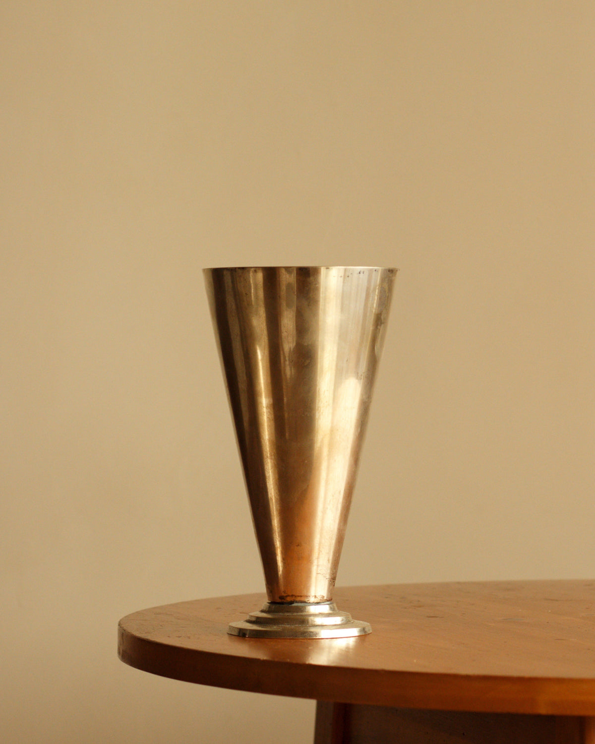 Art Deco Stepped Conical Vase by Mansión Luna | The Oblist