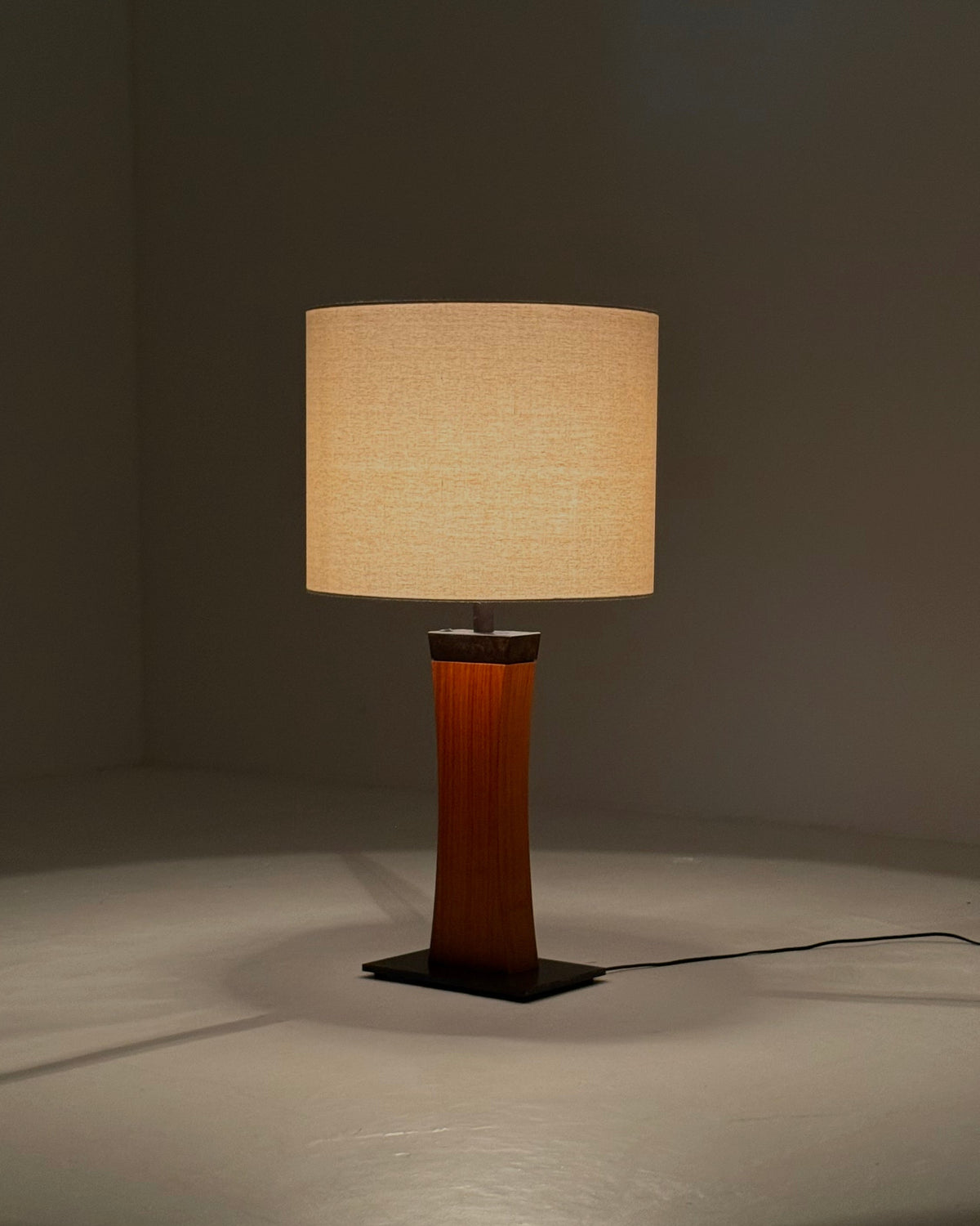Italian Mid Century teak table lamp by Wintage | The Oblist