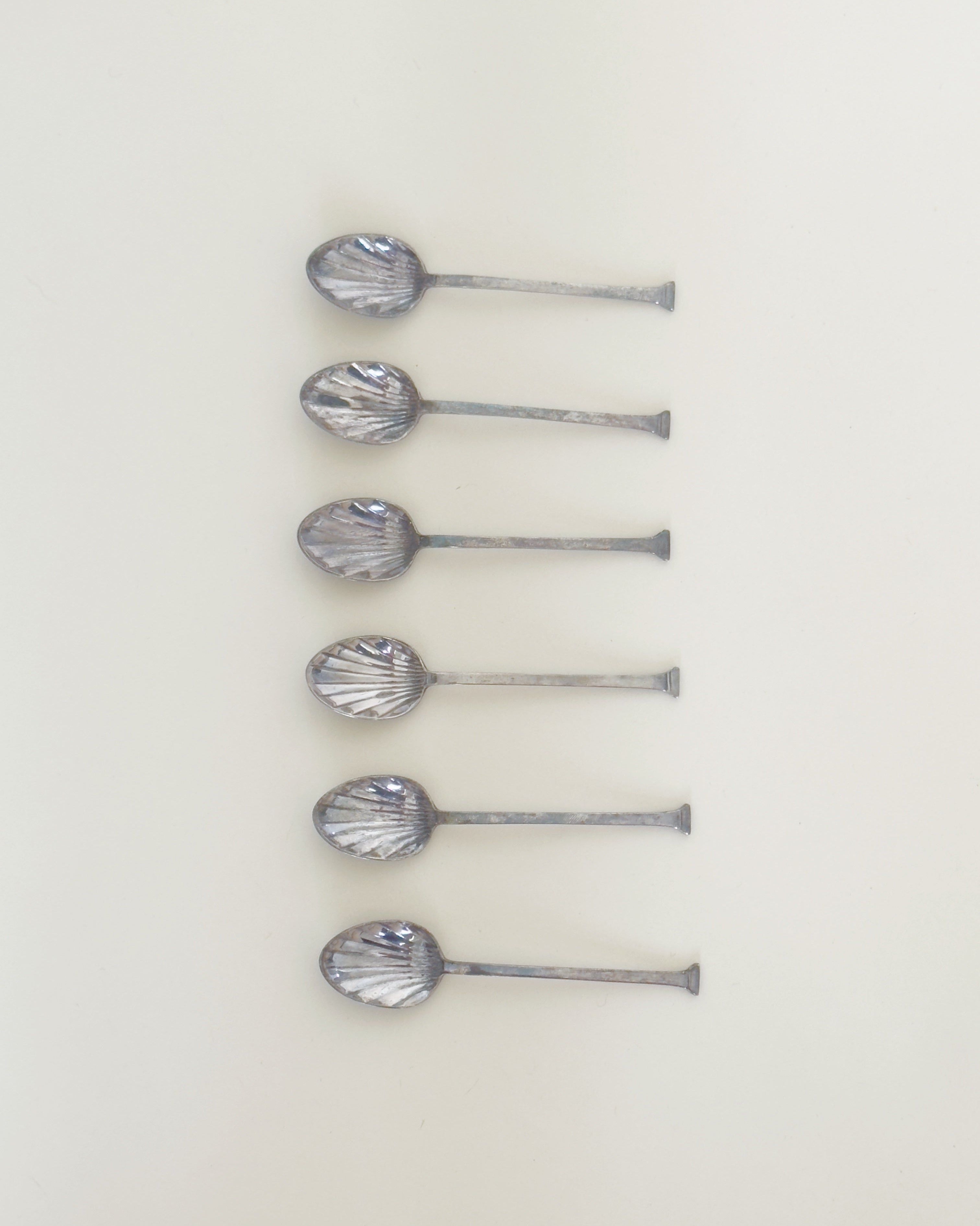 Ensemble de 6 cuillères à thé en plaqué argent antique