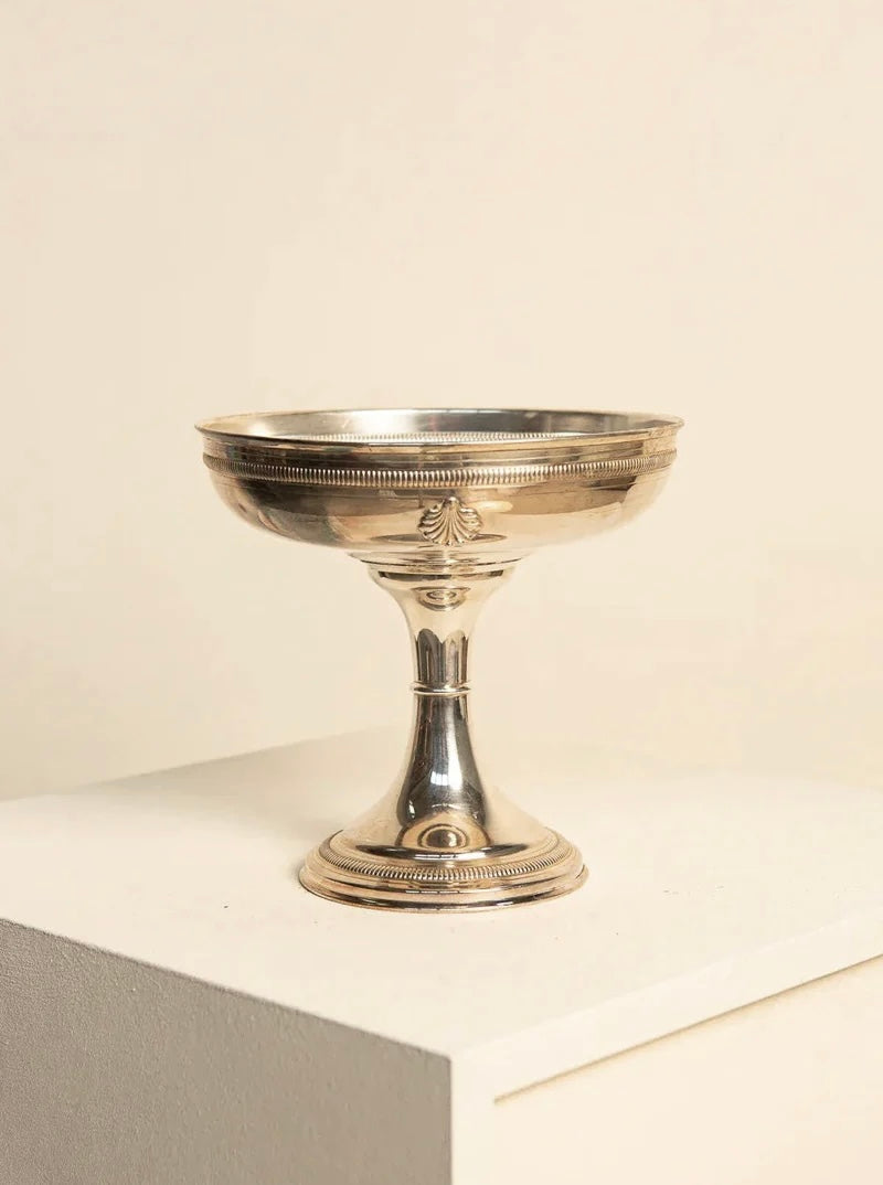 Vintage 1960's Italian Saint-Jacques fruit basket in gold metal with intricate detailing and elegant design