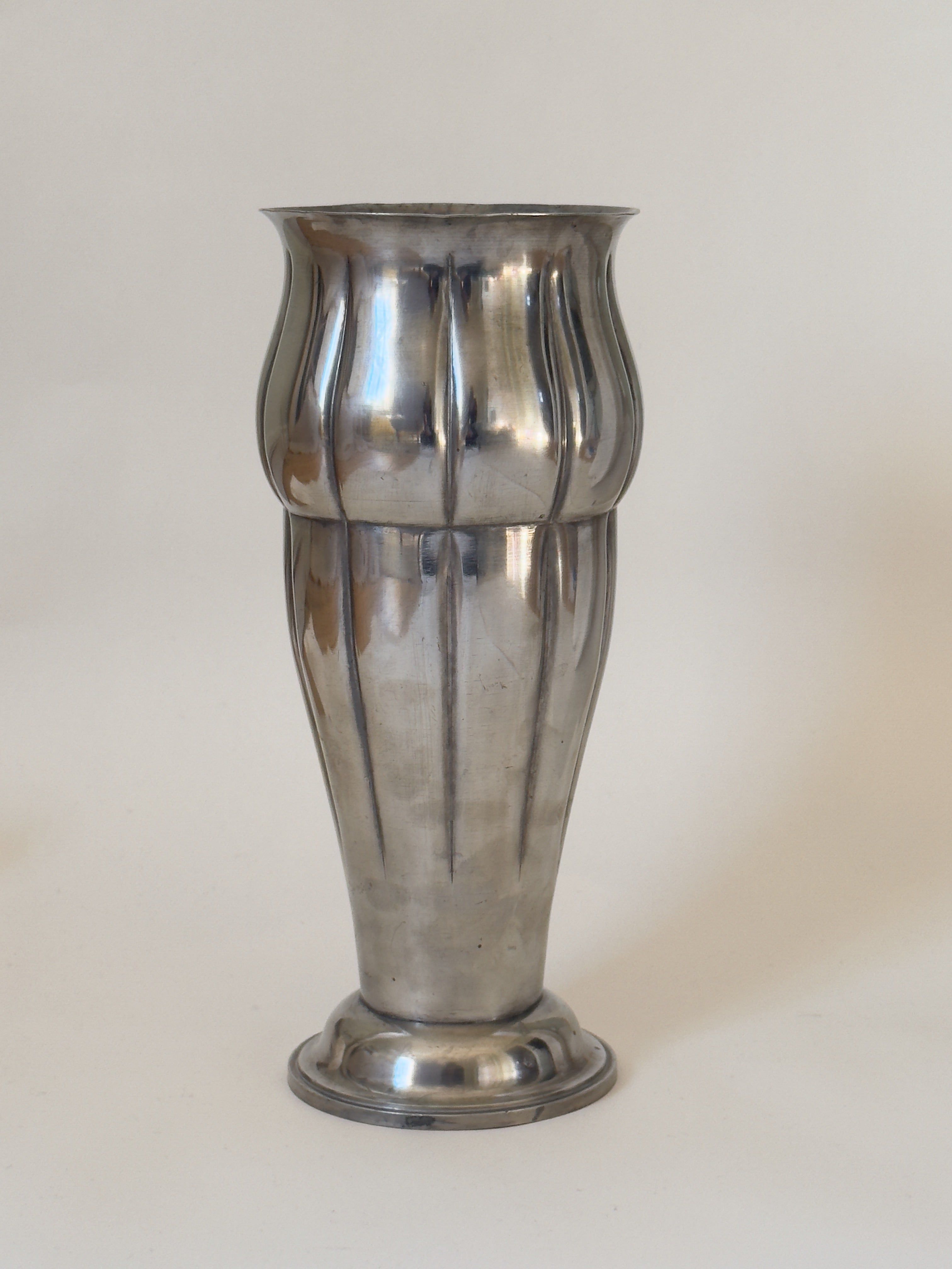 Vase en étain Art Déco par GAB, années 1930