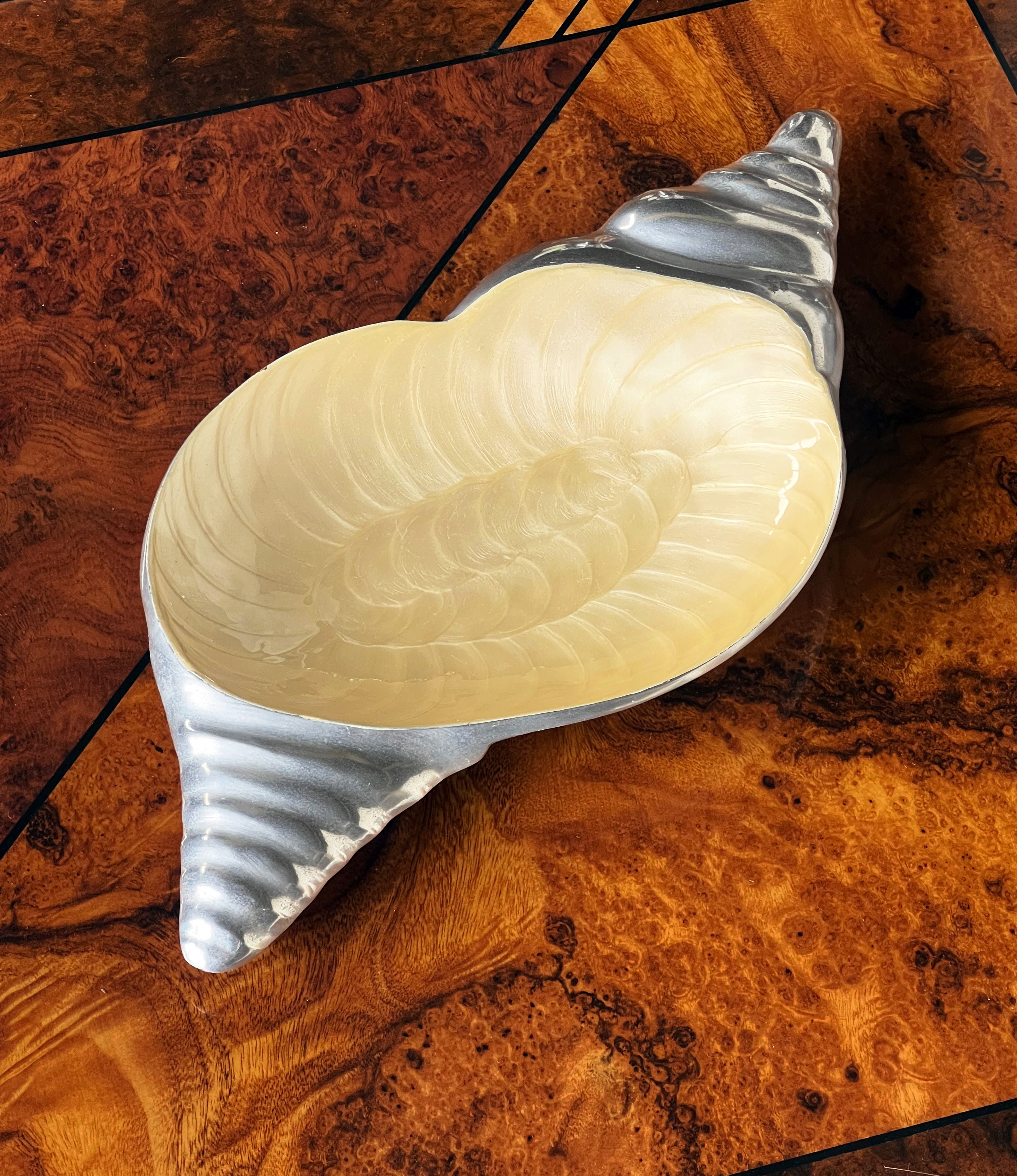 Plat décoratif en aluminium en forme de coquillage