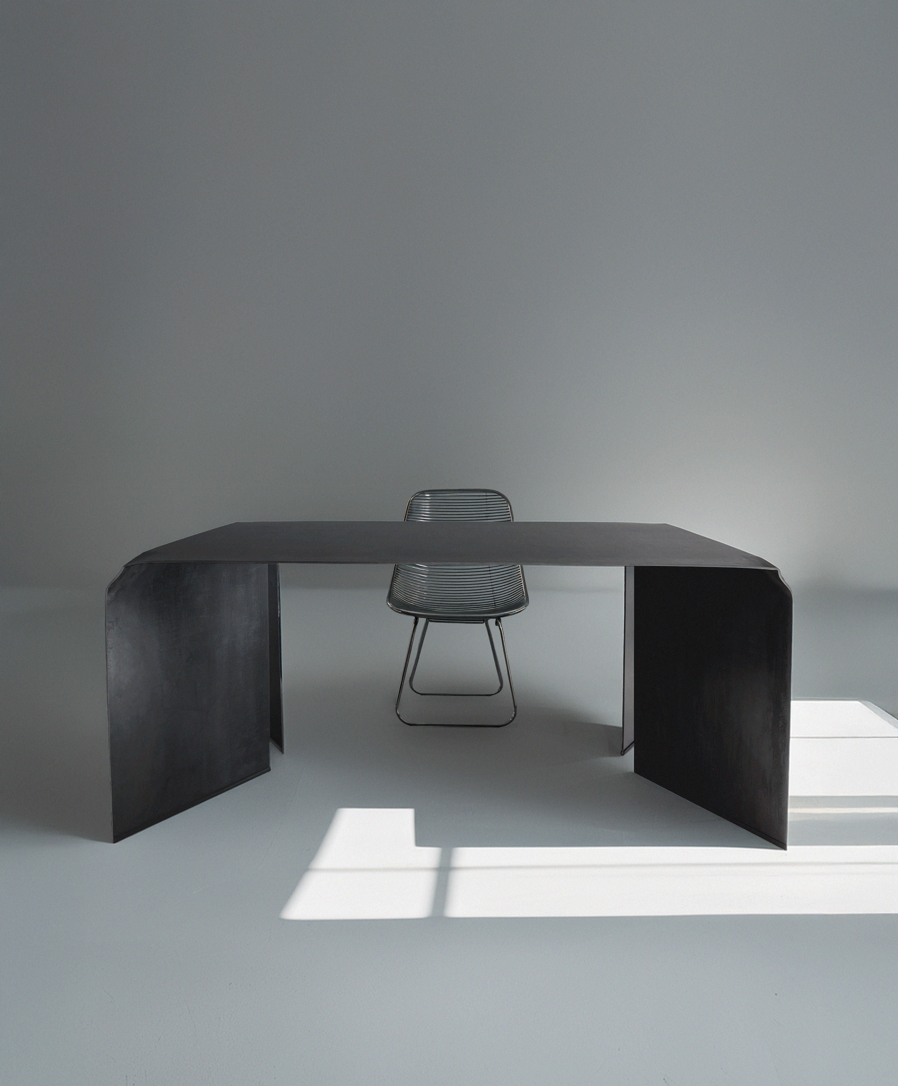 'Doa' Sheet of Steel Desk