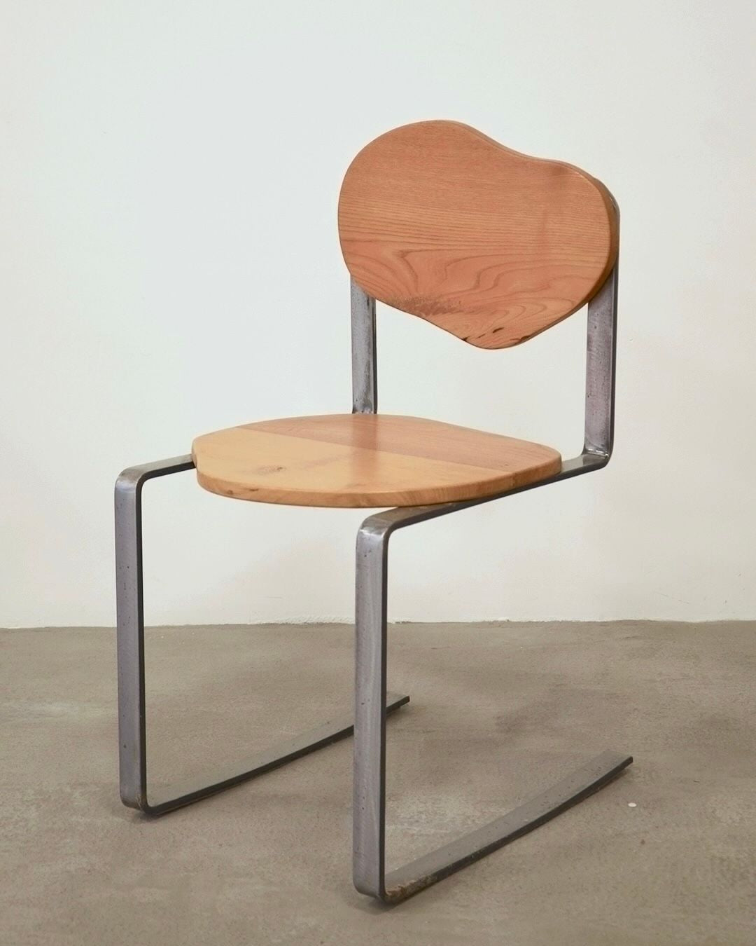 Carmen chair in chestnut wood with tubular steel frame by ZAROLAT