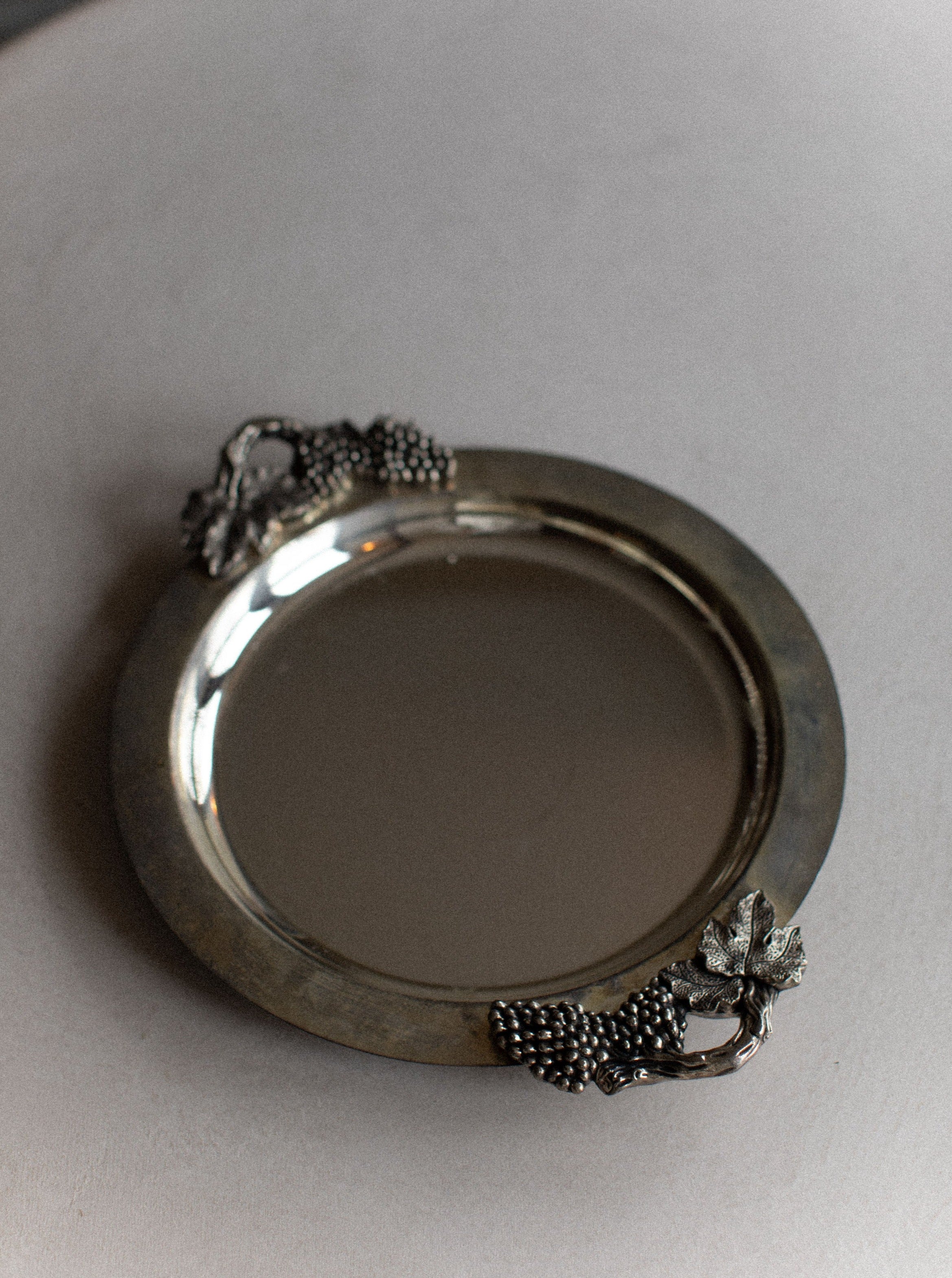 Beautiful gold and black Art Deco Tray-set with intricate geometric patterns