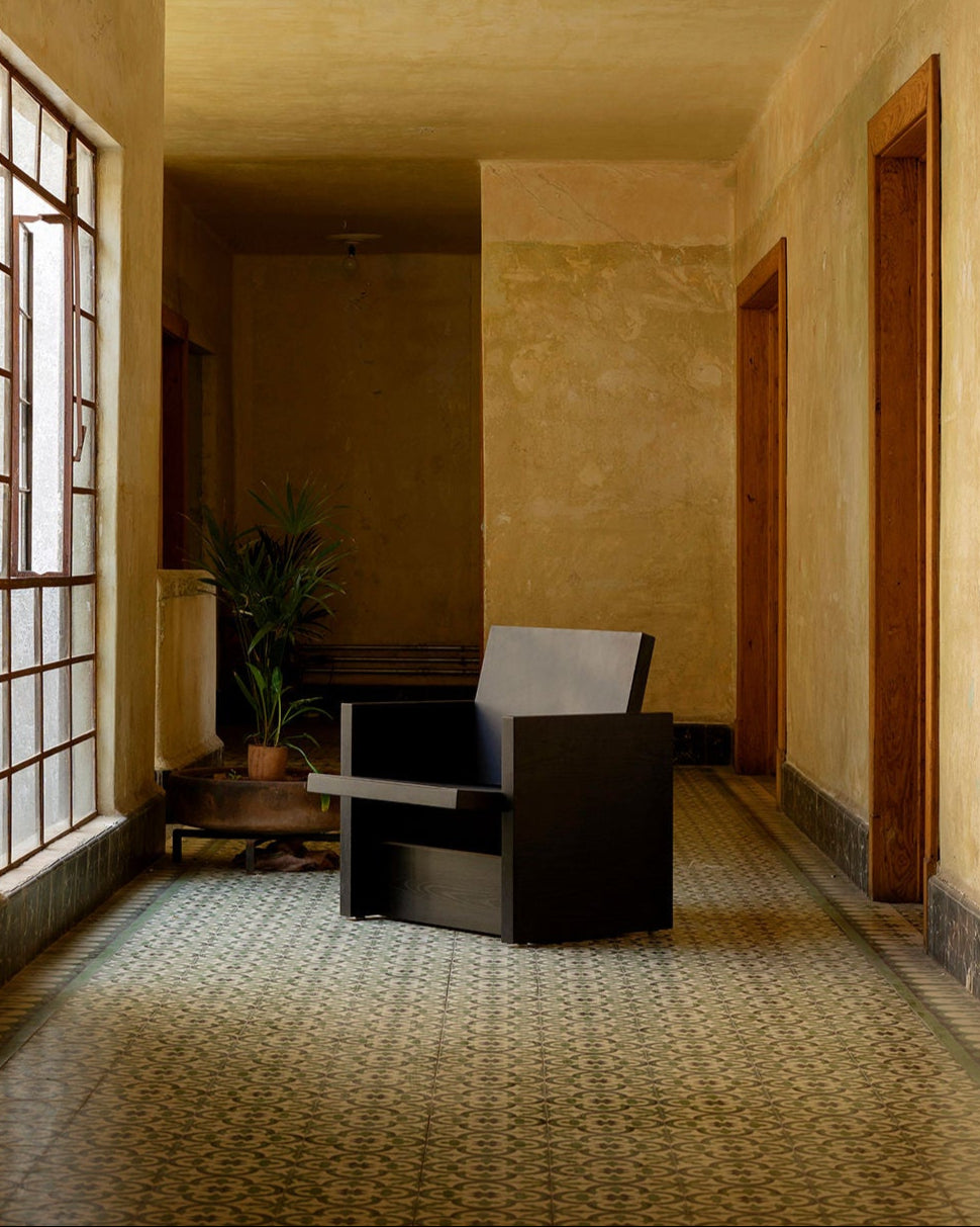 'Clavijero' Lounge Chair in Black Oak