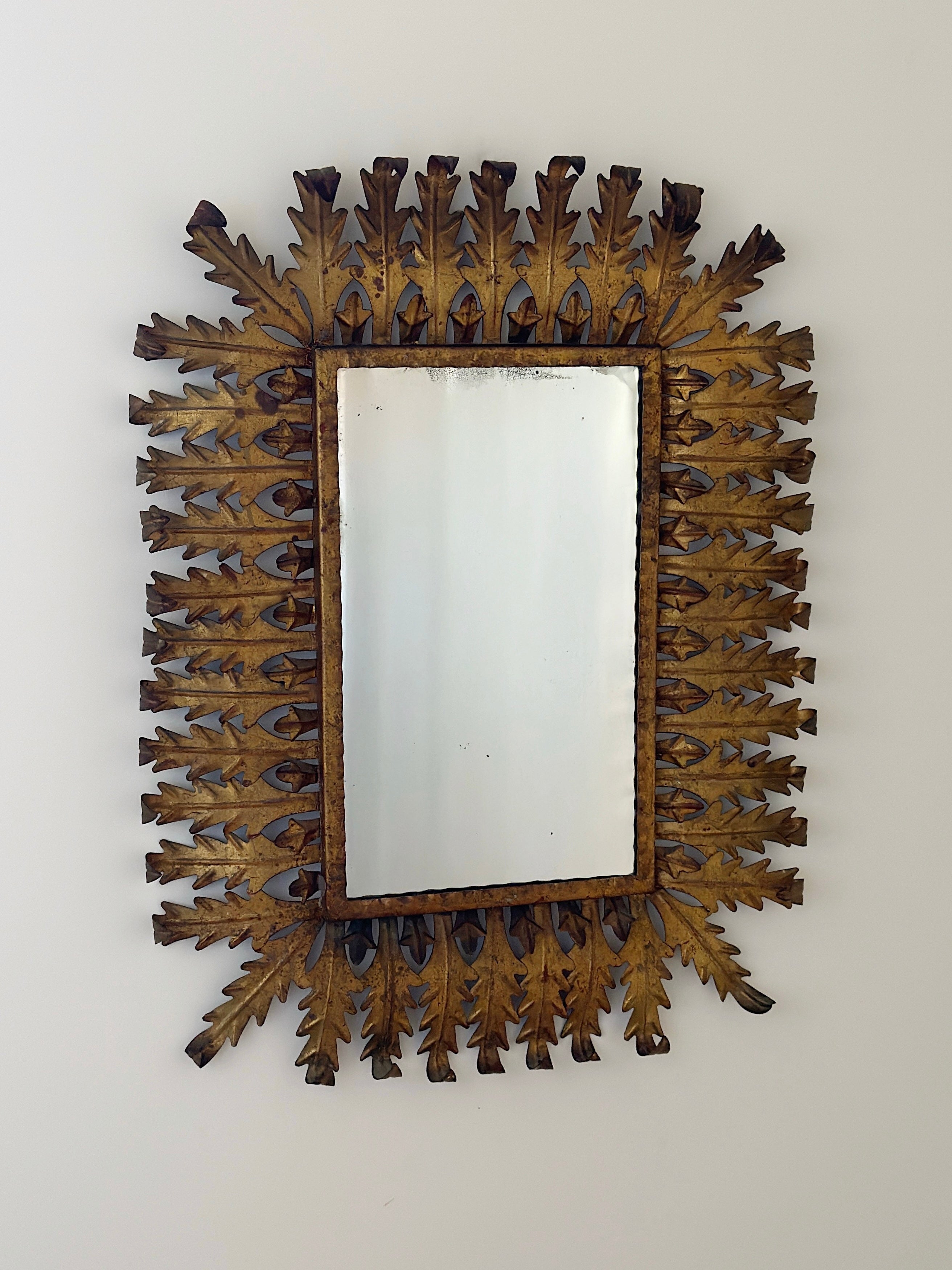 Miroir à feuille de chêne dorée, années 1960
