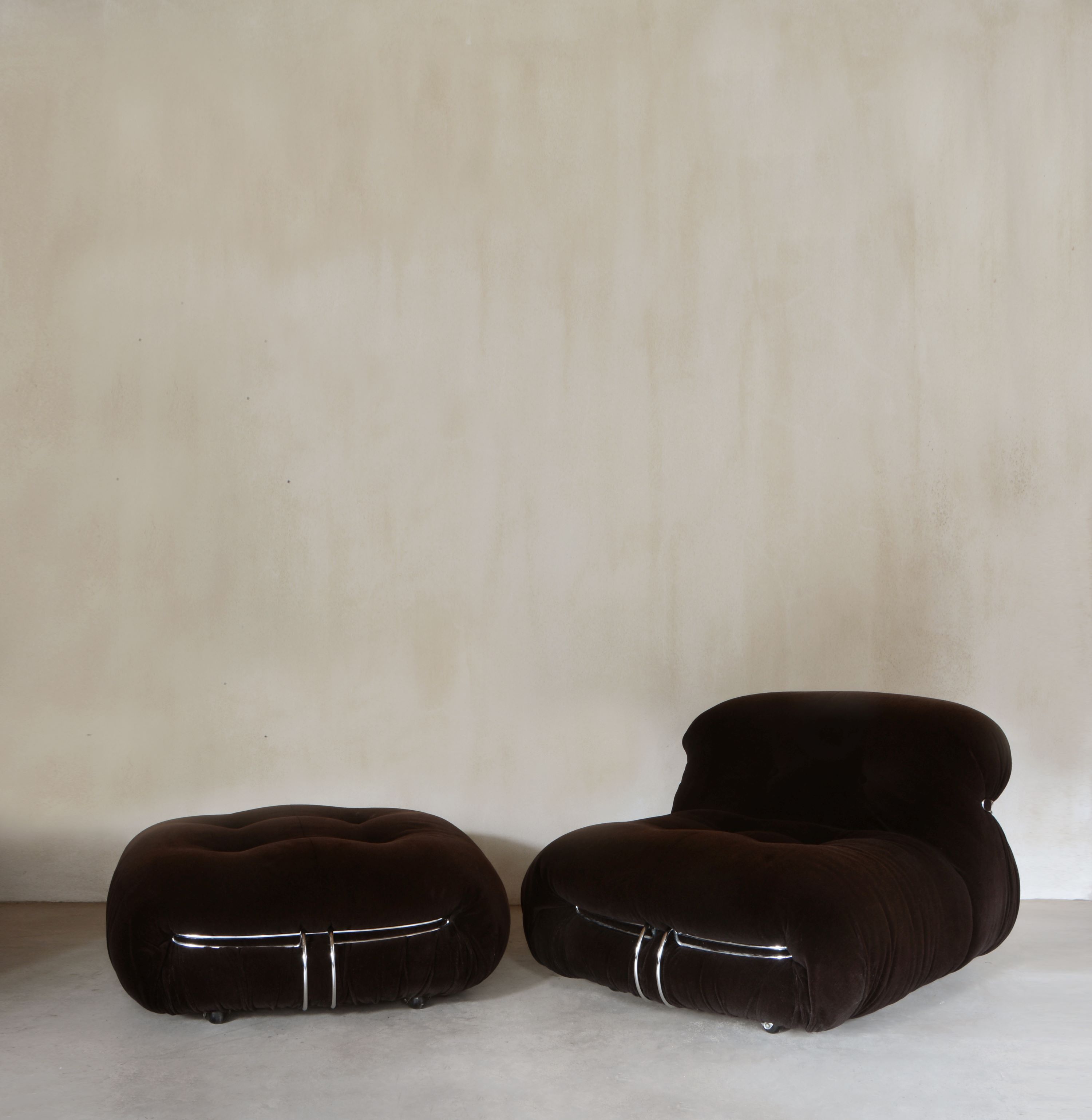 Set of Soriana by Afra e Tobia Scarpa for Cassina, ca 1970 (2 armchairs + 1 pouf)