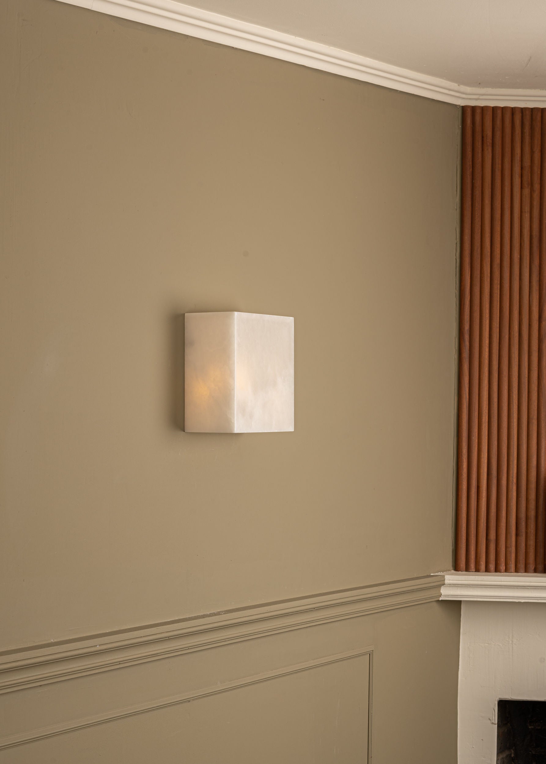 'Frene' Wall Light in White Alabaster