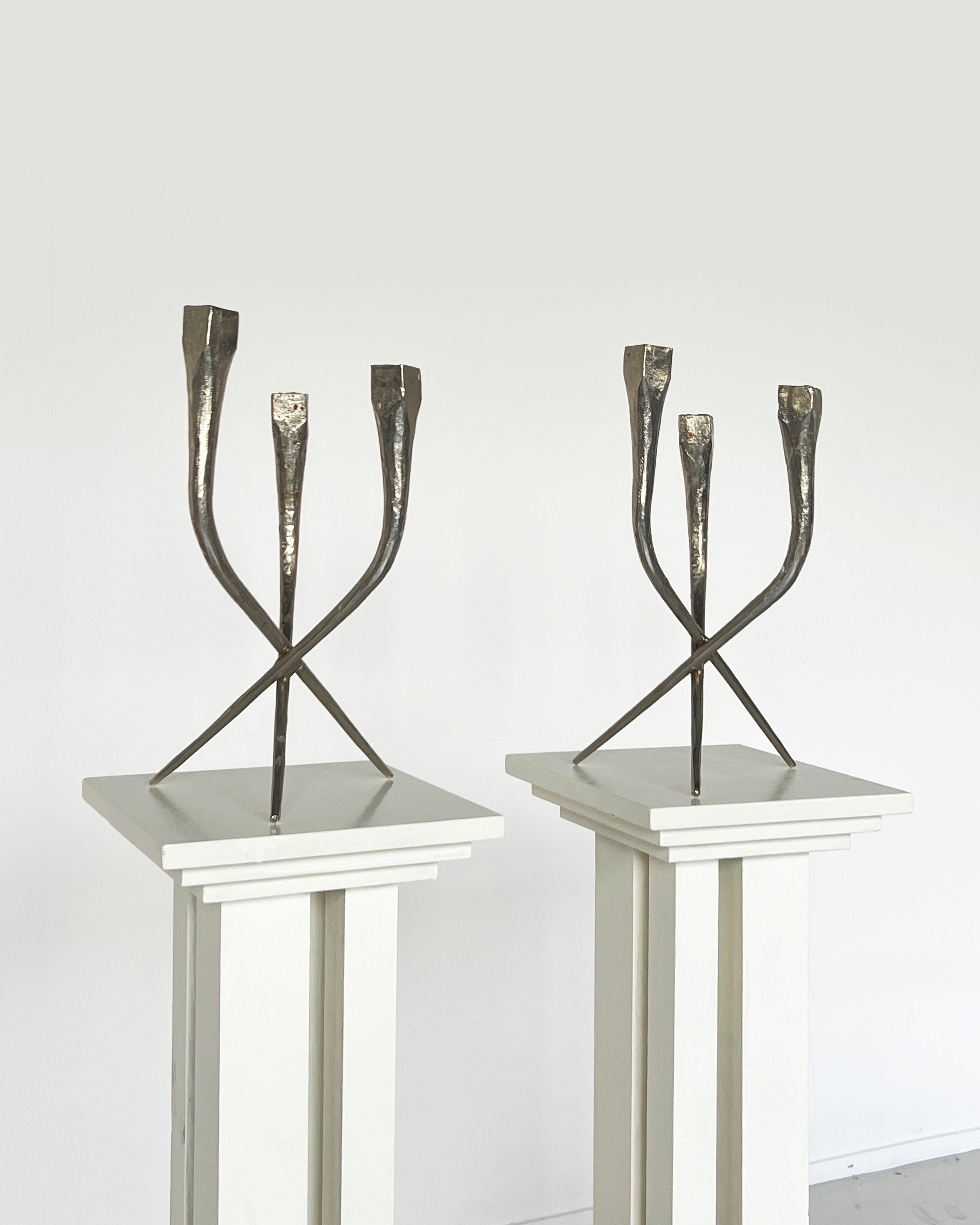 Paire de Bougeoirs Brutalistes
