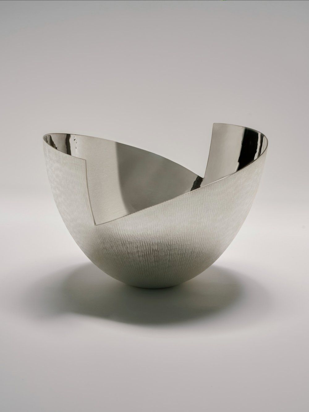 Silver-plated bowl | Vela by zanetto | The Oblist — modern silver finish