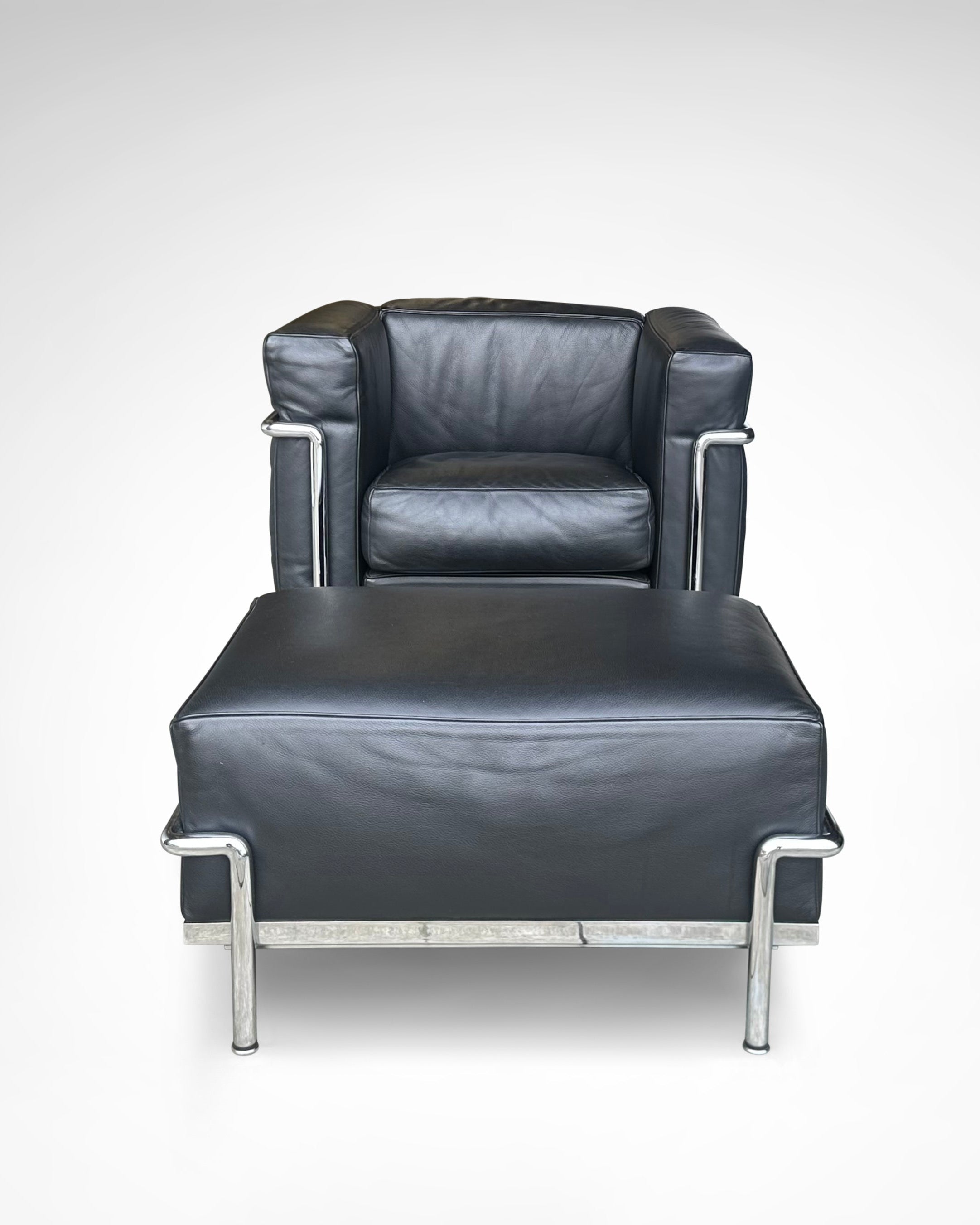 LC2 Armchair and Ottoman by Le Corbusier et al. for Cassina 1990s | The Oblist — black leather, modern design