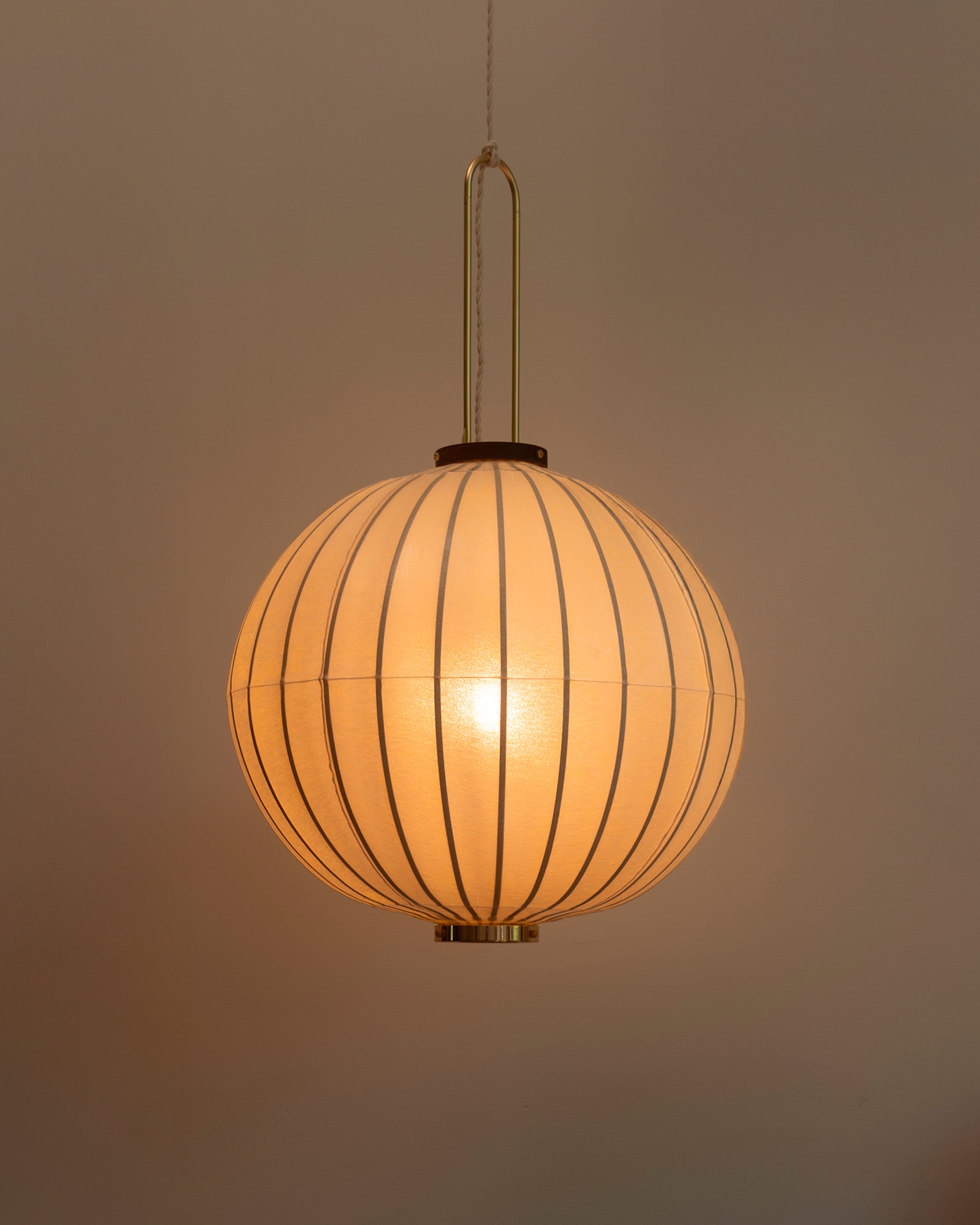 Jin, Suspension en Forme de Mandarine